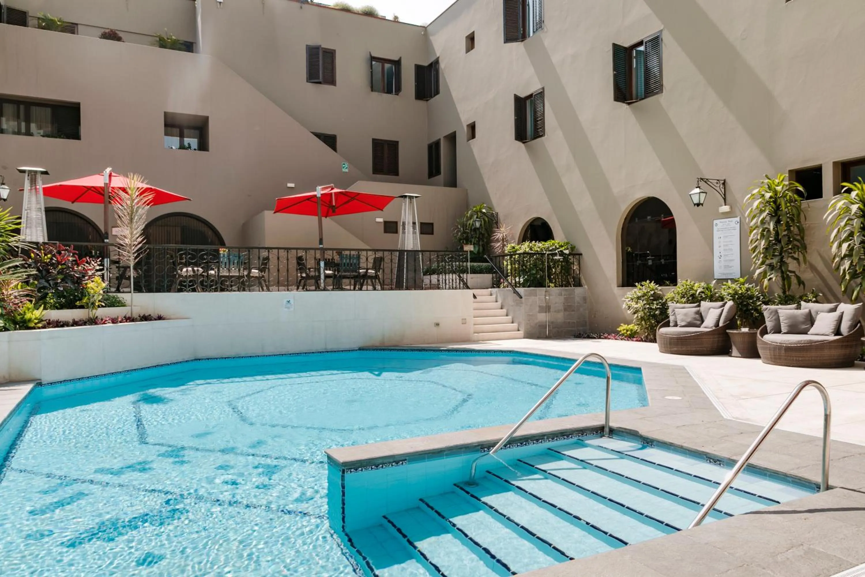 Property building in Costa del Sol Trujillo Centro