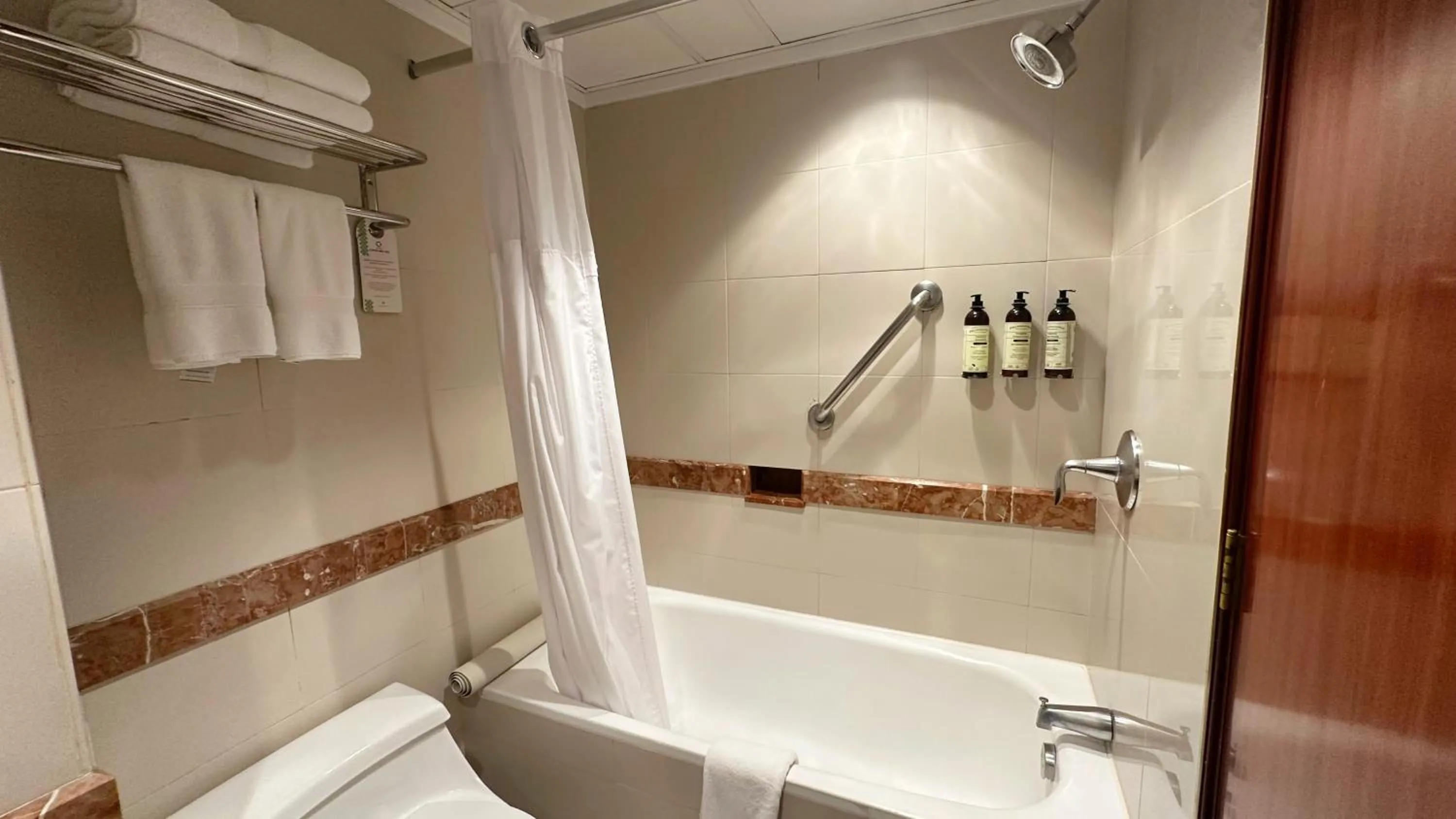 Shower in Costa del Sol Trujillo Centro