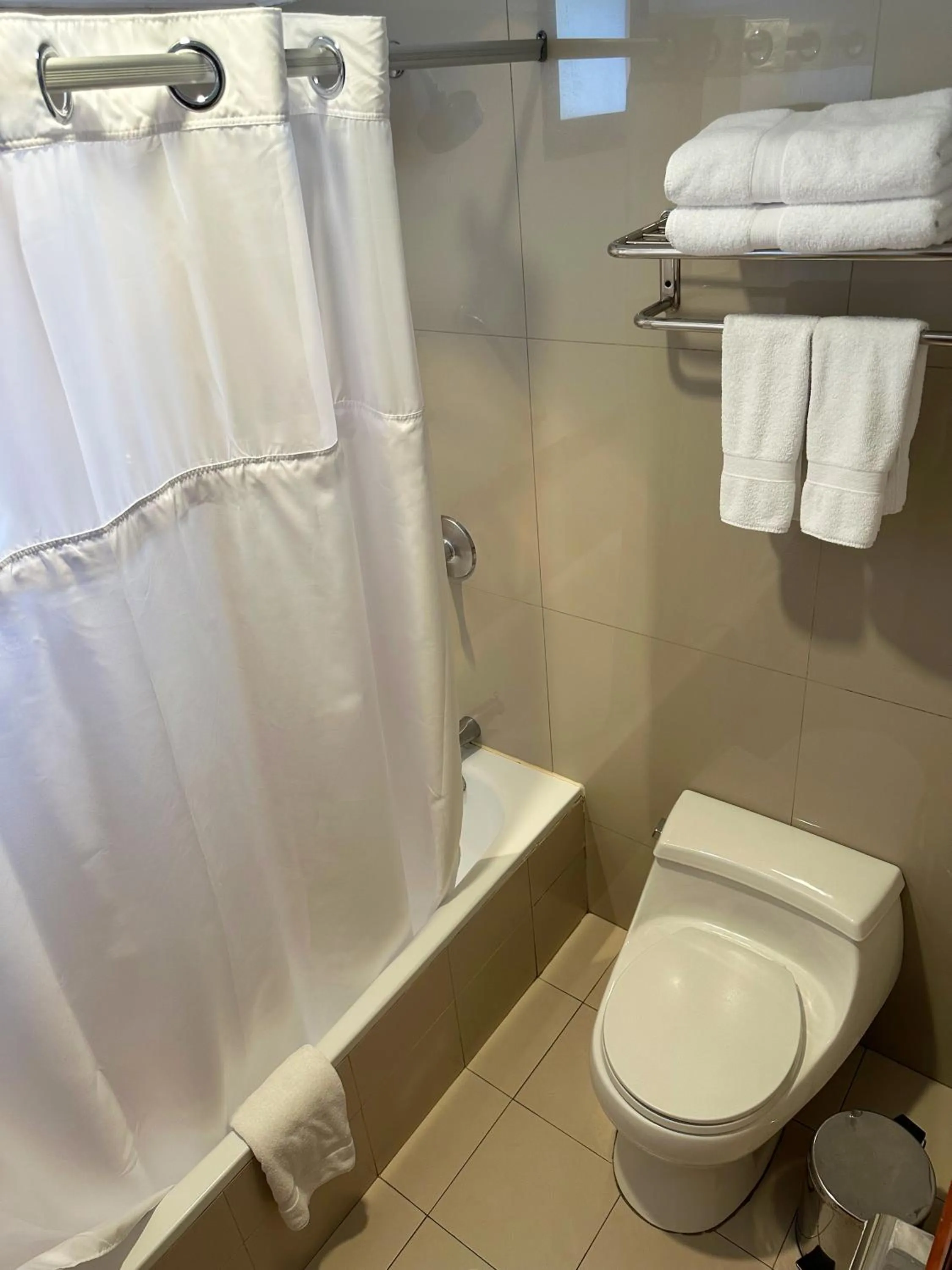 Bathroom in Costa del Sol Trujillo Centro