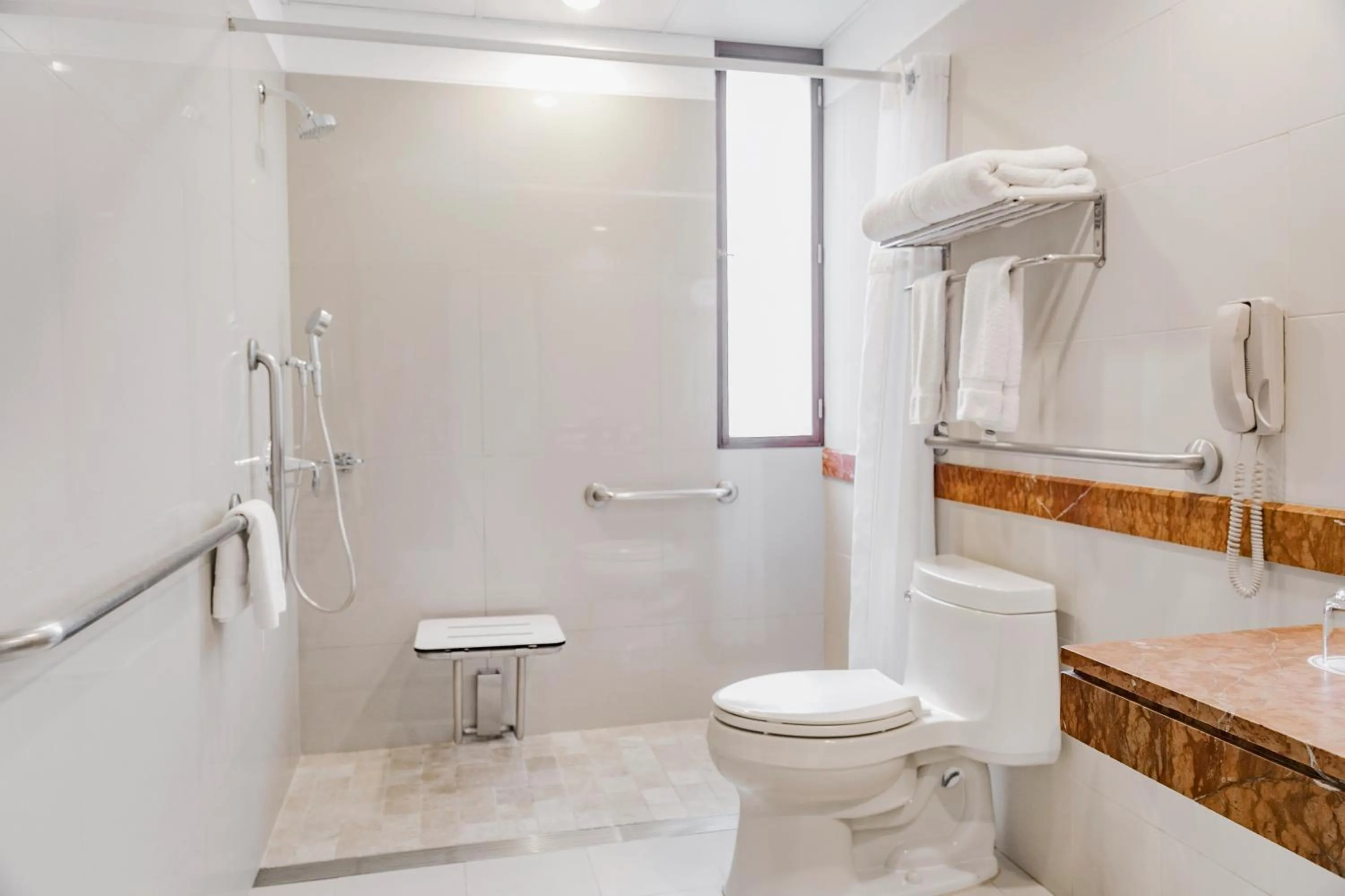 Bathroom in Costa del Sol Trujillo Centro