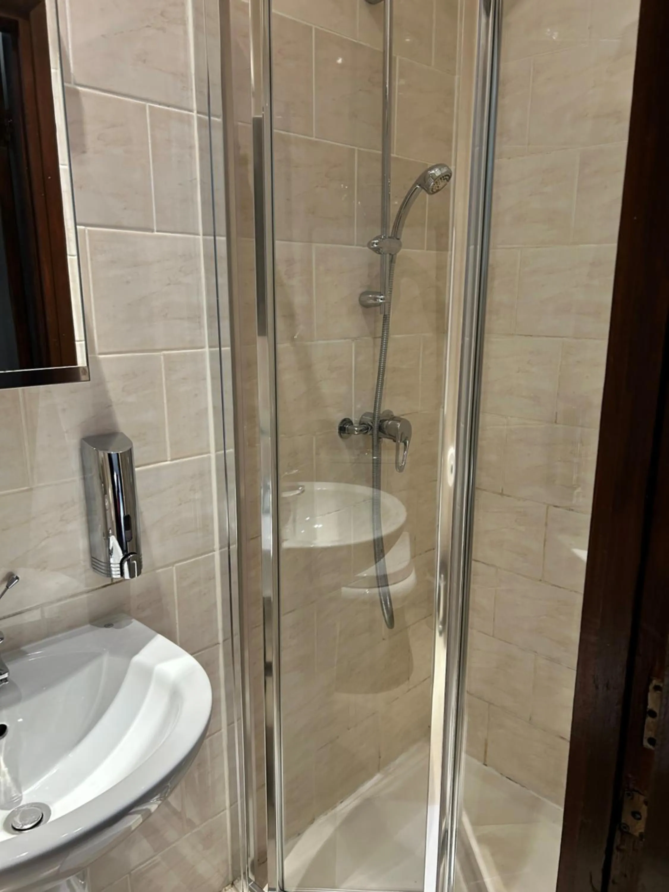 Shower in La Gaffe - Bed and Breakfast