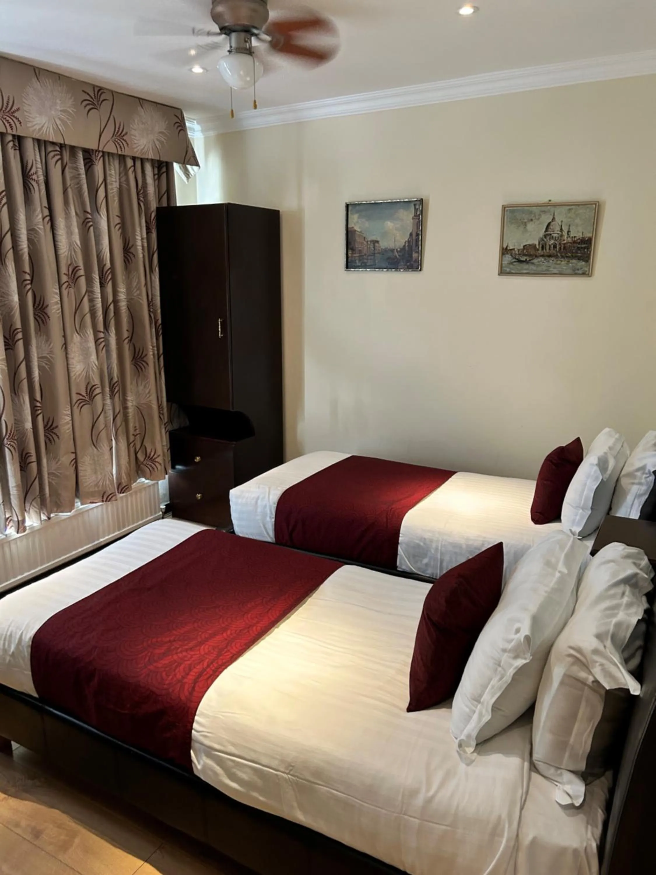 Bed in La Gaffe - Bed and Breakfast