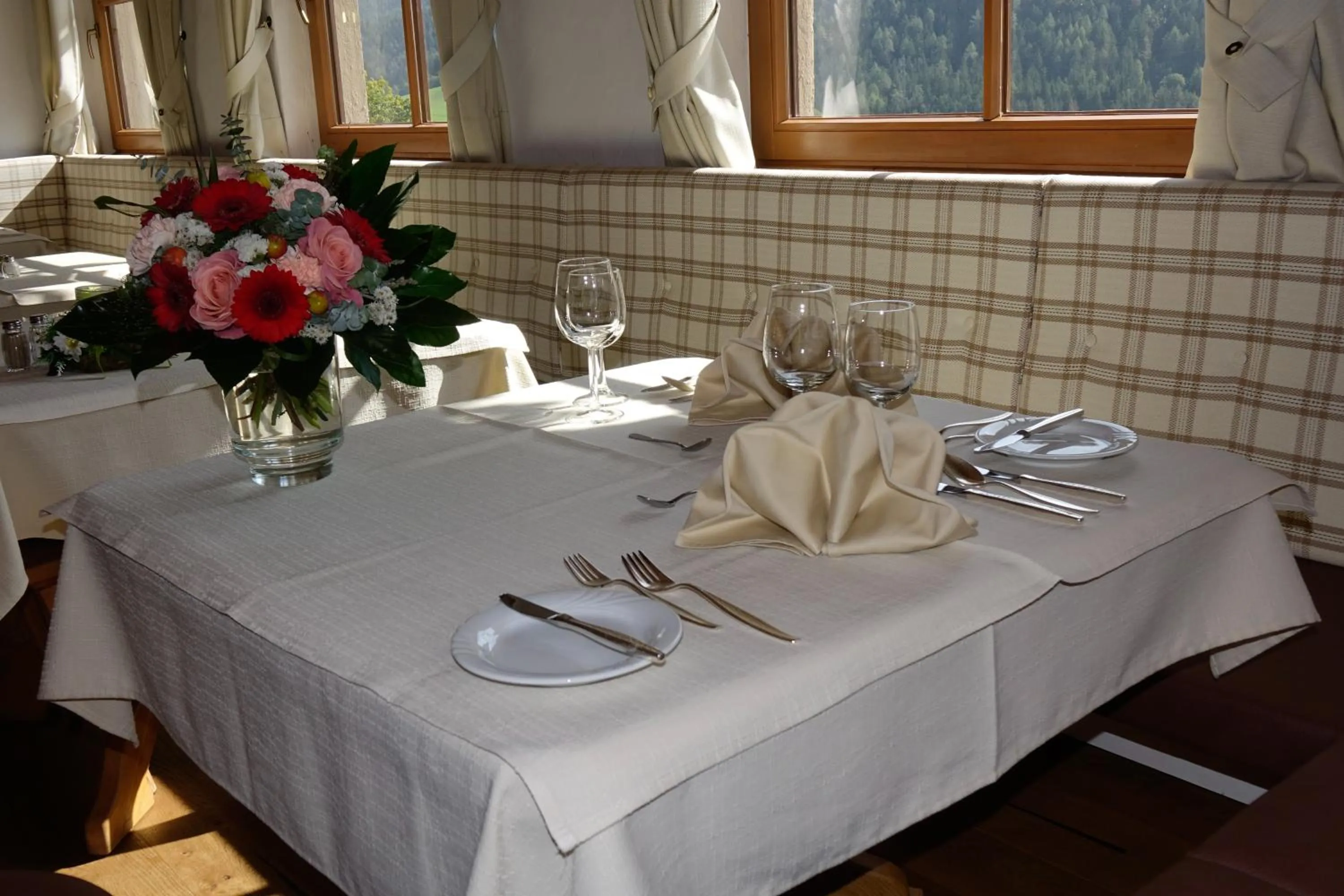 Restaurant/places to eat in Hotel Habicht