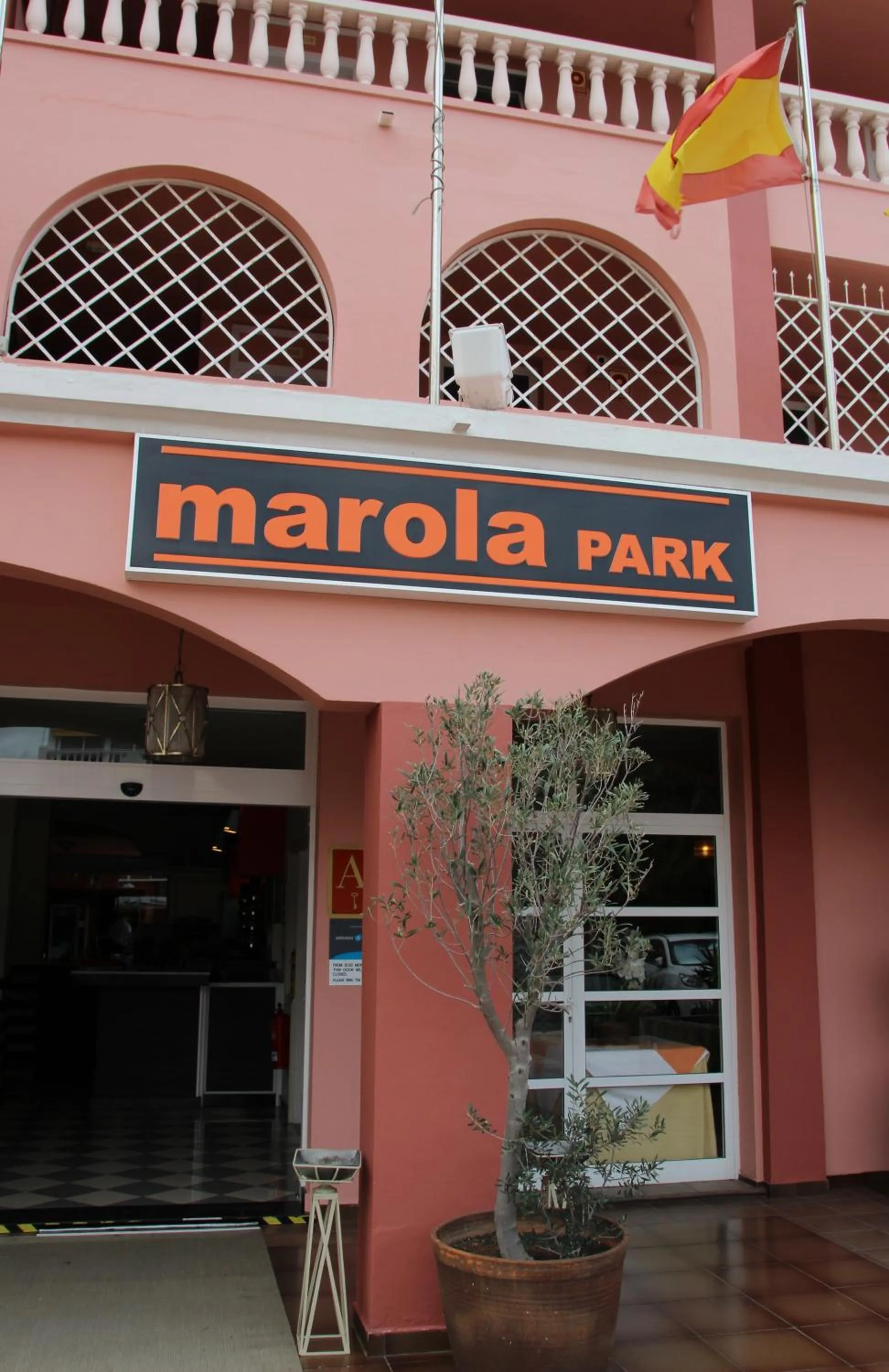 Facade/entrance in Marola Park