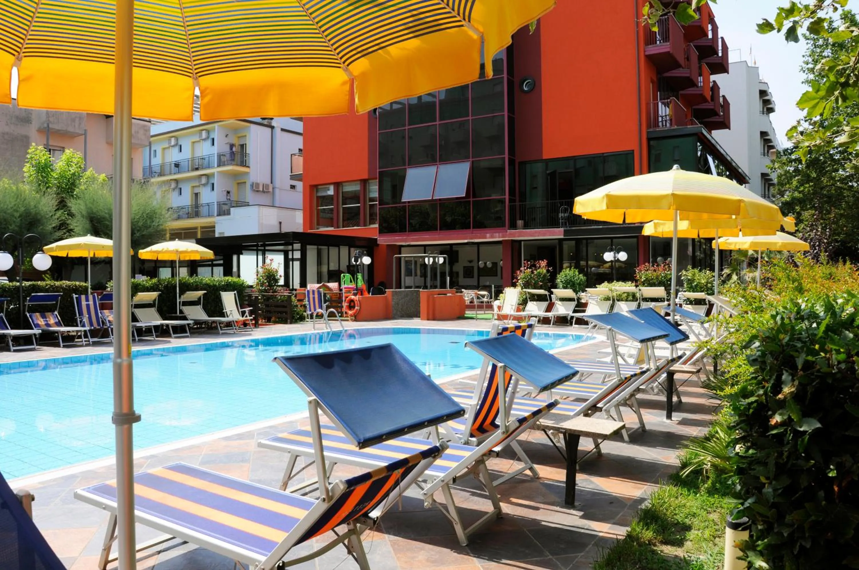 Swimming pool in Hotel Prestigio