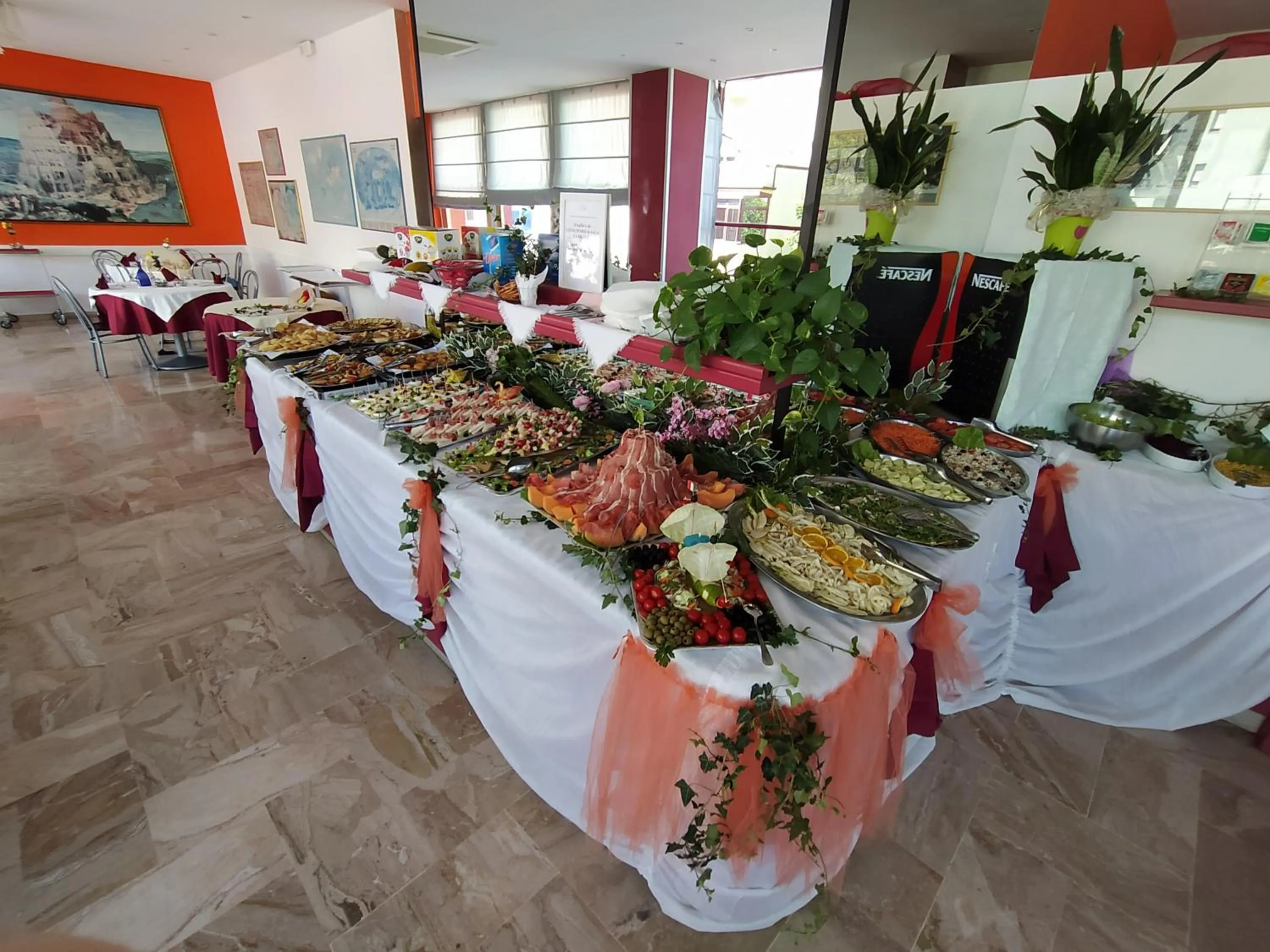 Restaurant/places to eat in Hotel Prestigio