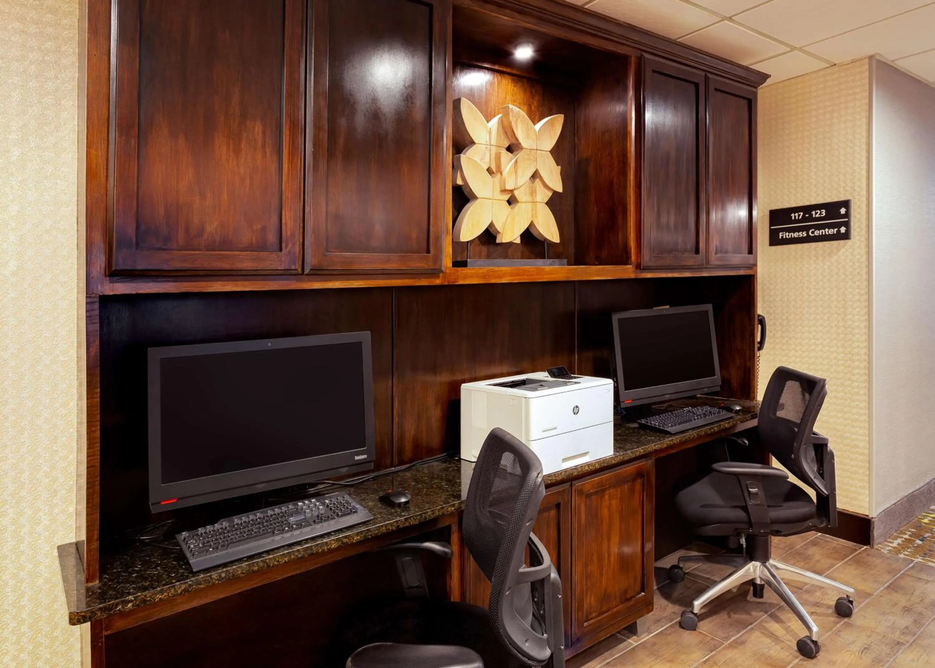 Business facilities in Hampton Inn Bristol