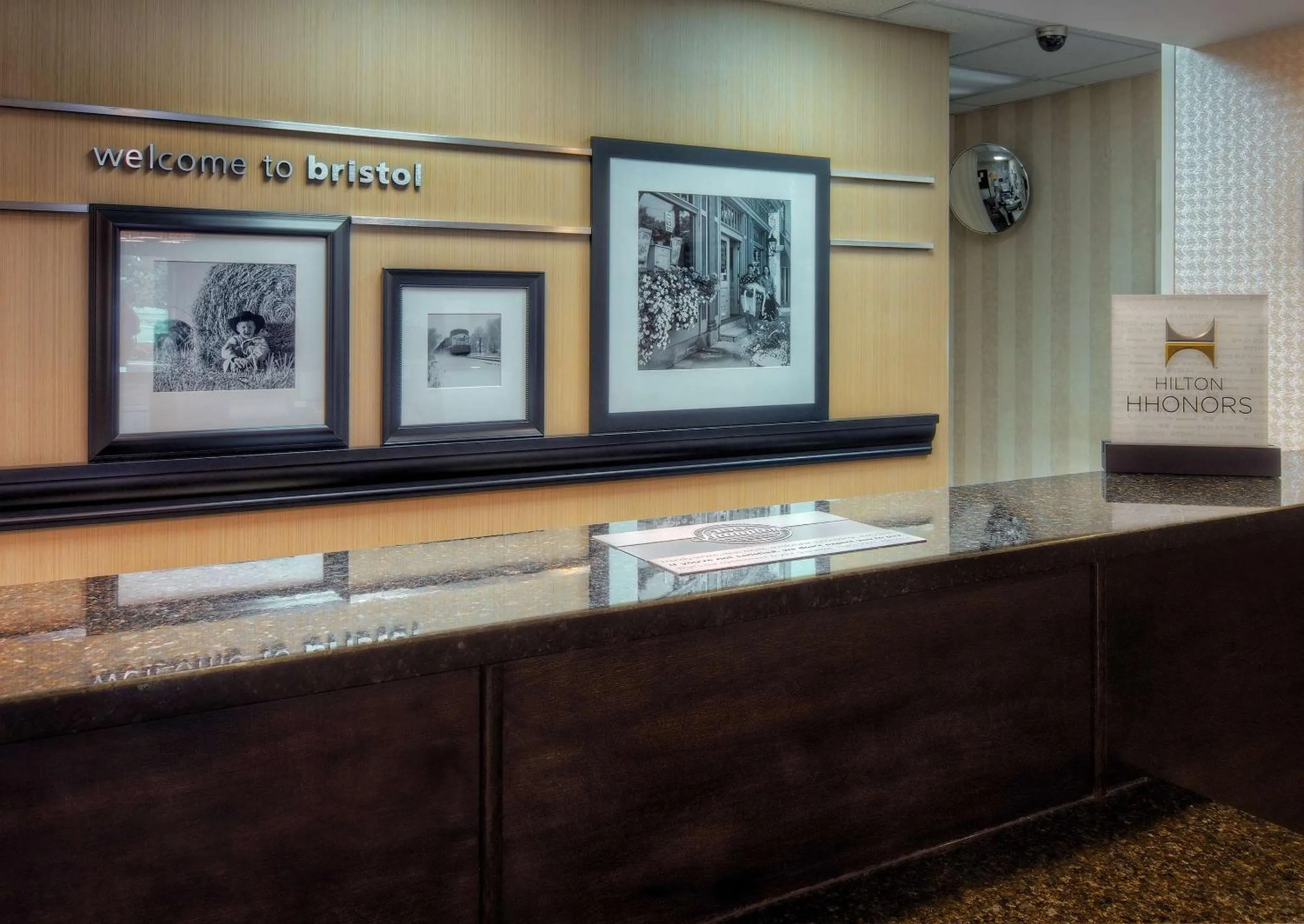 Lobby or reception in Hampton Inn Bristol