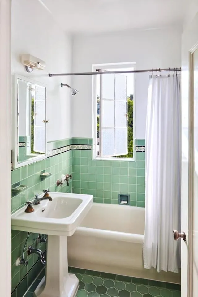 Shower in Chateau Marmont