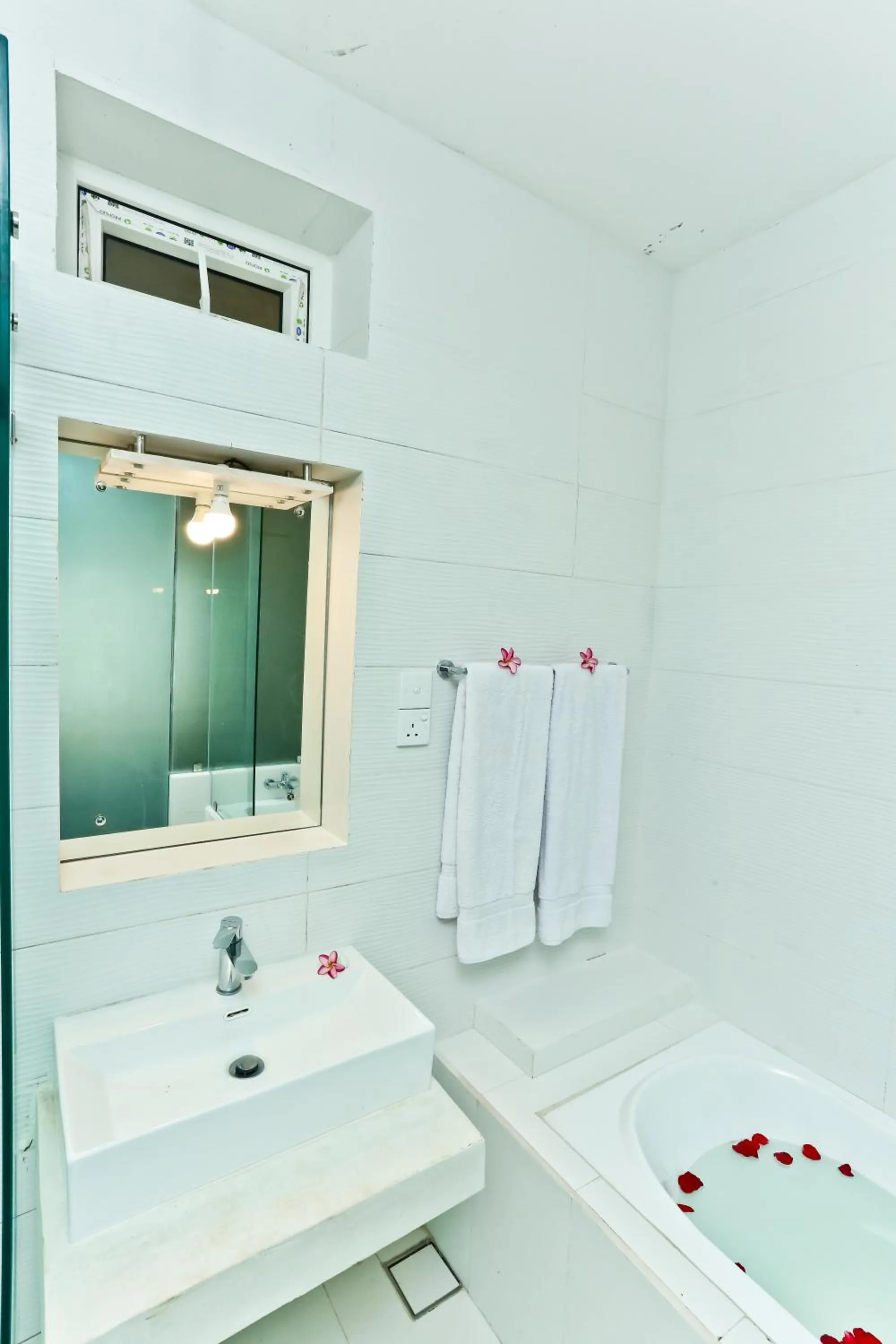 Bathroom, Bed in Golden Star Beach Hotel