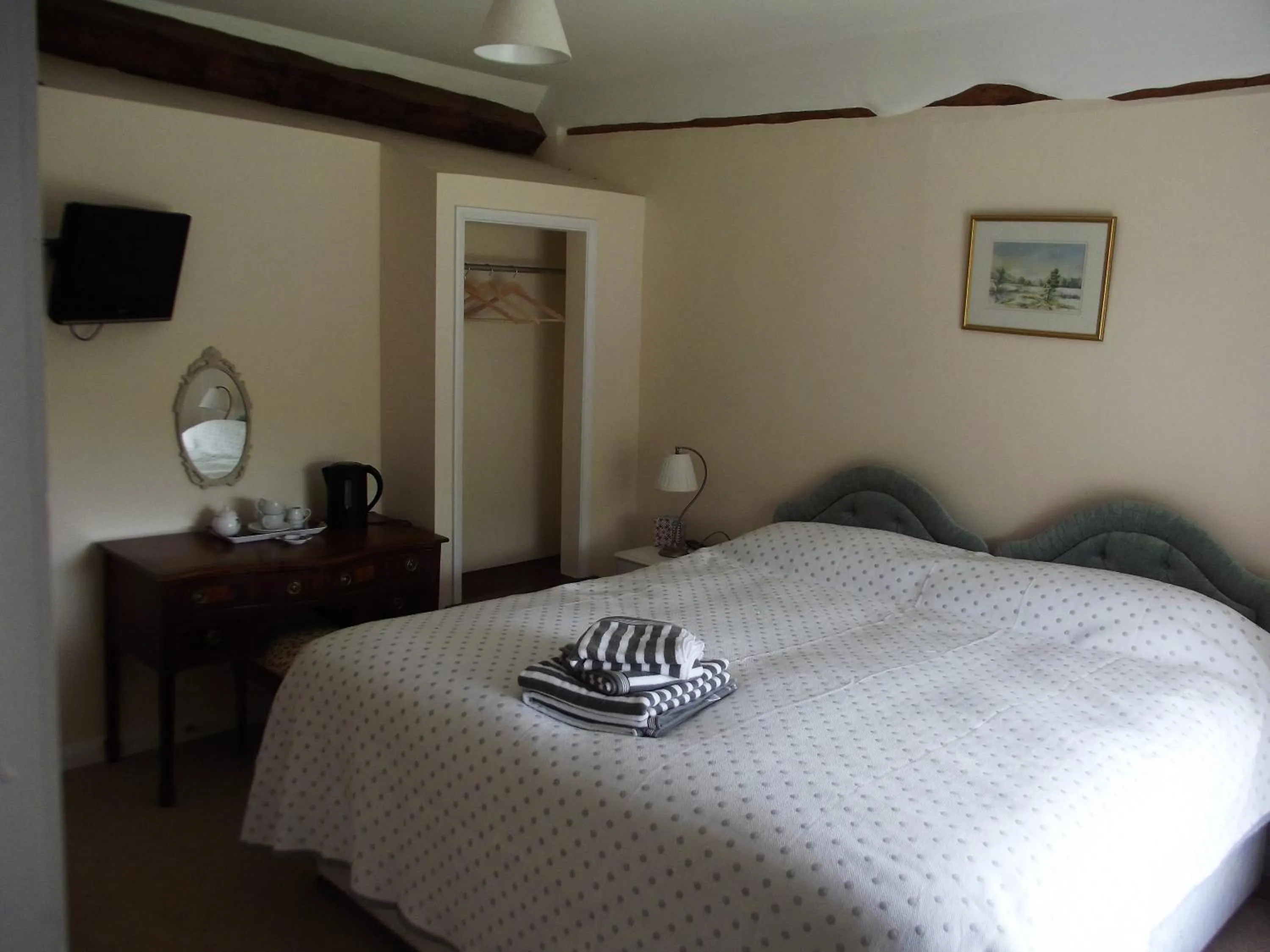 Photo of the whole room, Bed in Deepaller Farm B&B