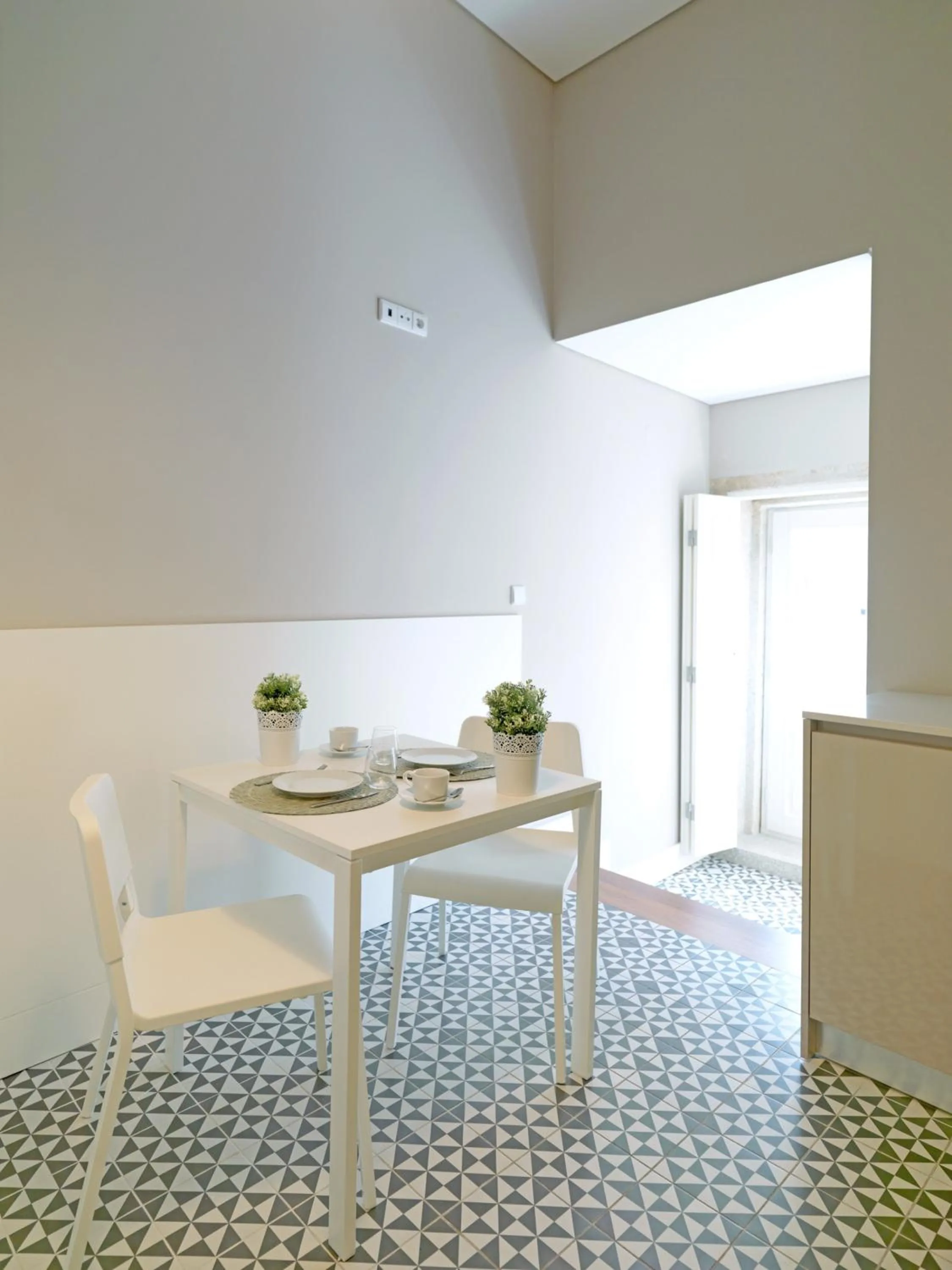 FLH Porto Bright Flat