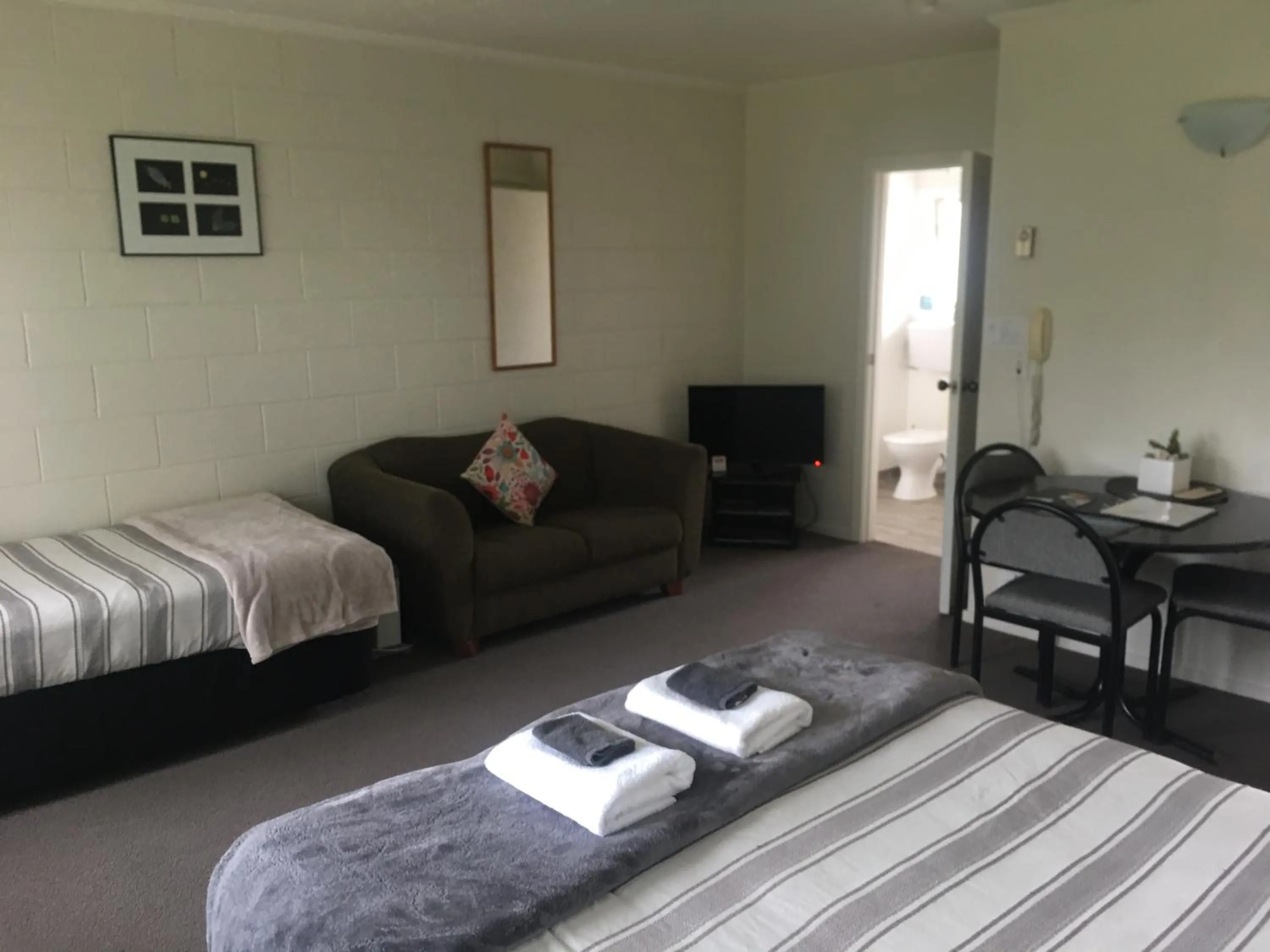 Photo of the whole room in 252 Beachside Motels & Holiday Park