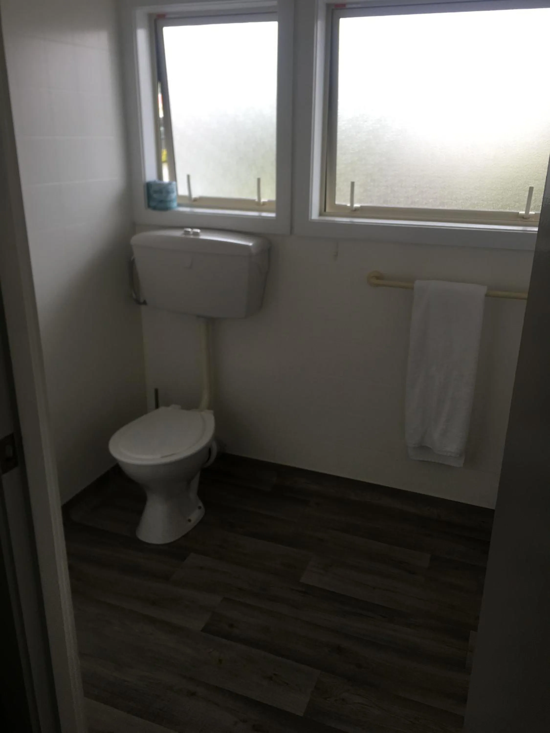 Bathroom in 252 Beachside Motels & Holiday Park