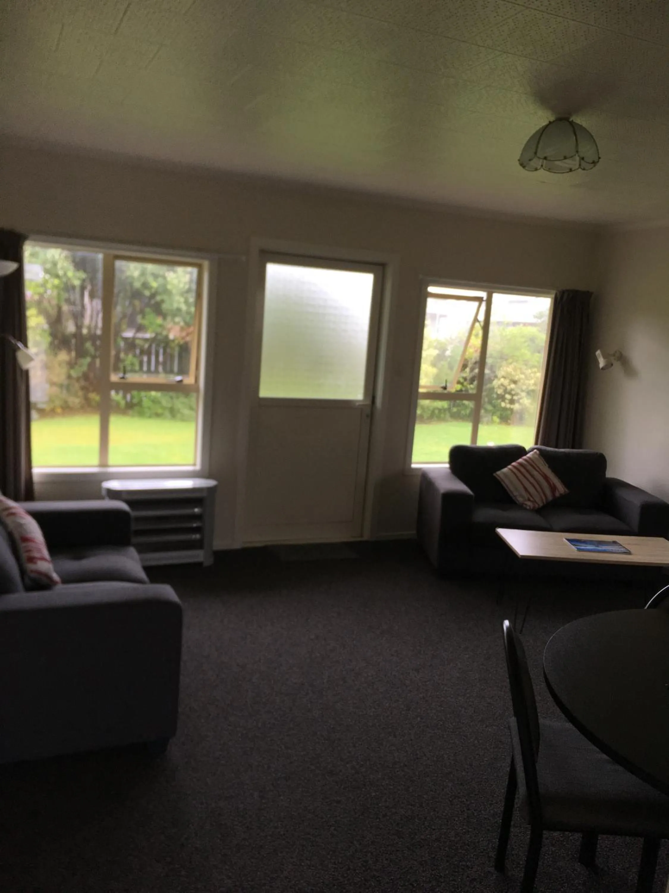 Living room in 252 Beachside Motels & Holiday Park