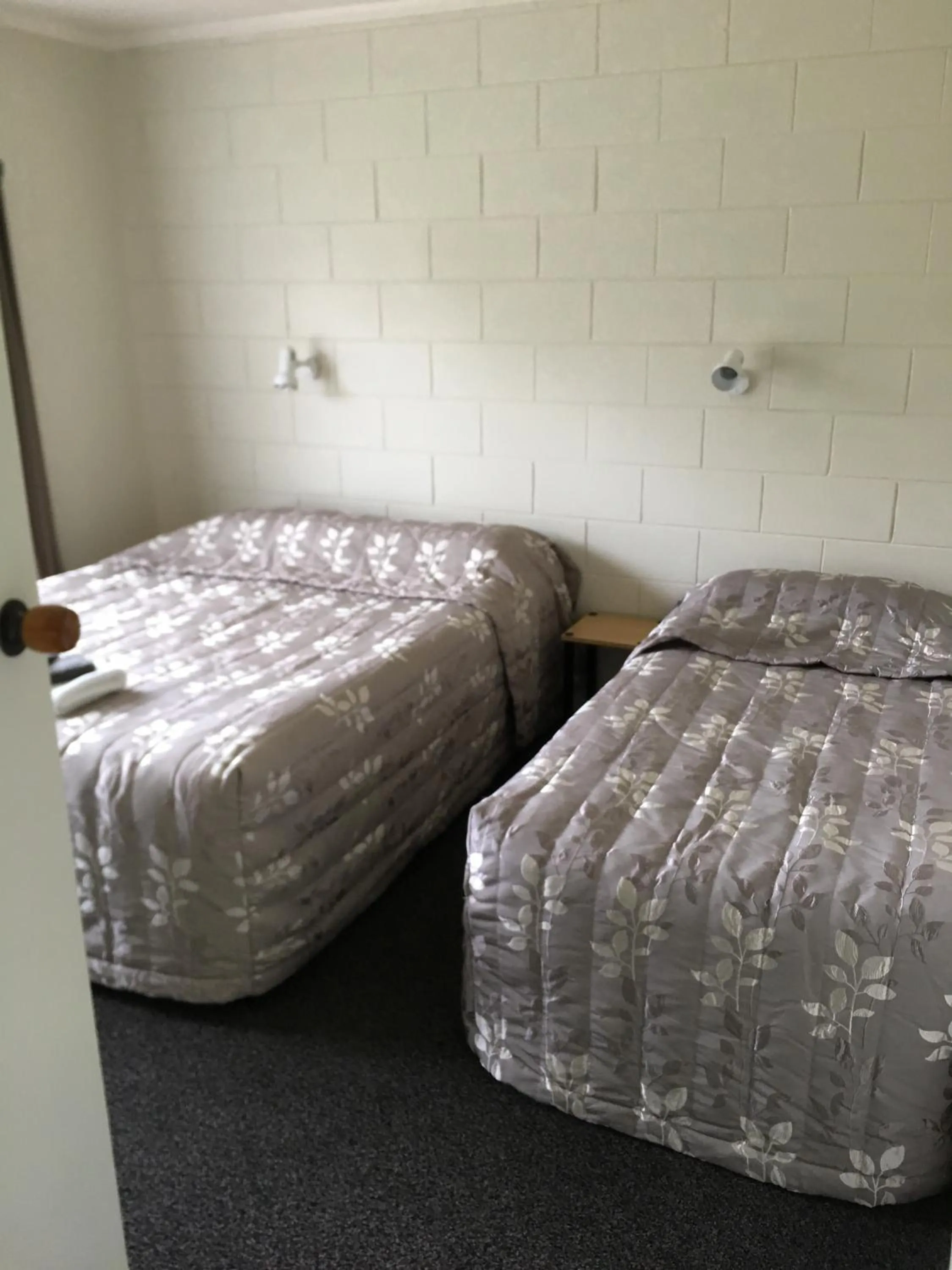 Bed in 252 Beachside Motels & Holiday Park