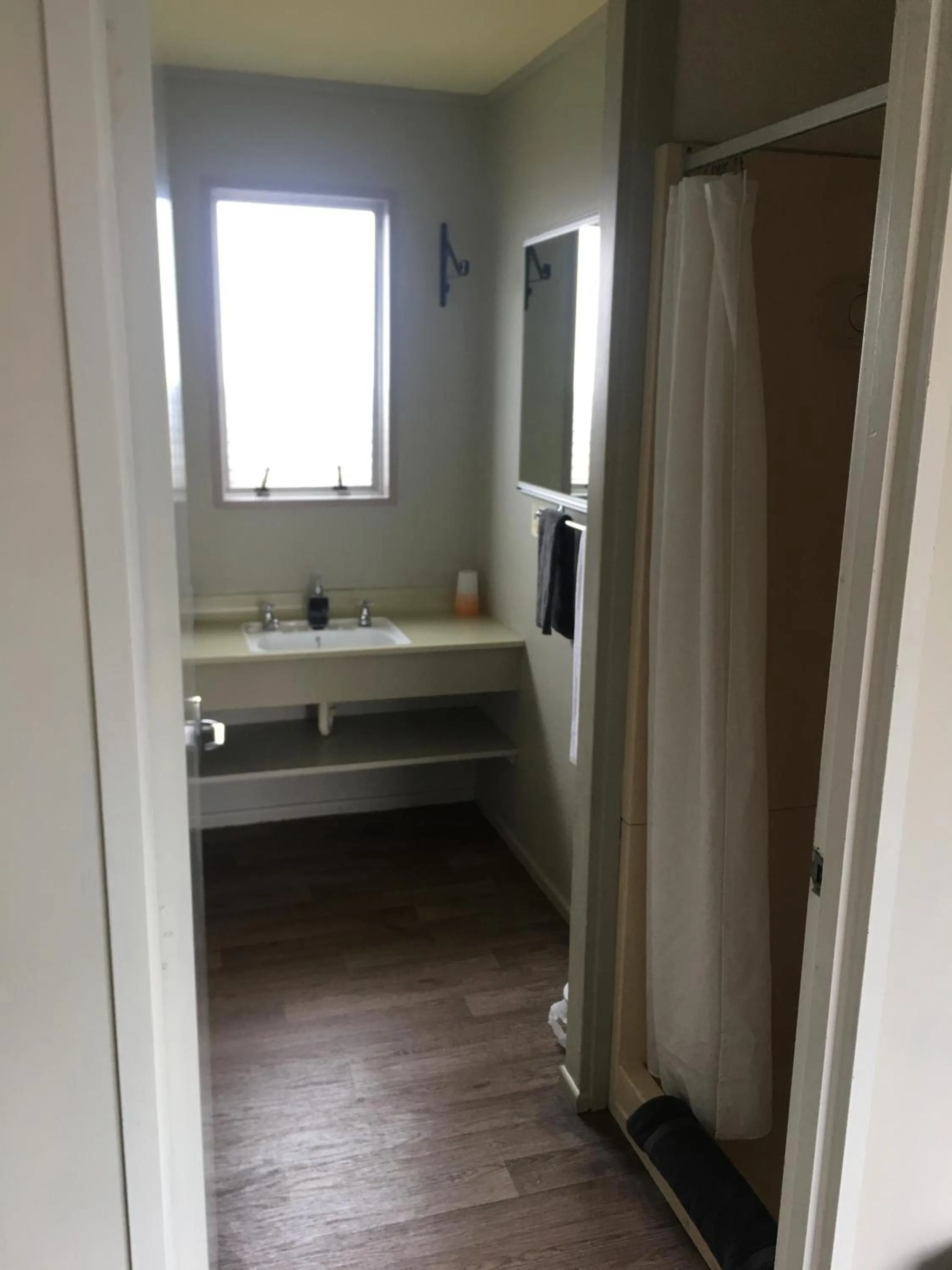 Bathroom in 252 Beachside Motels & Holiday Park