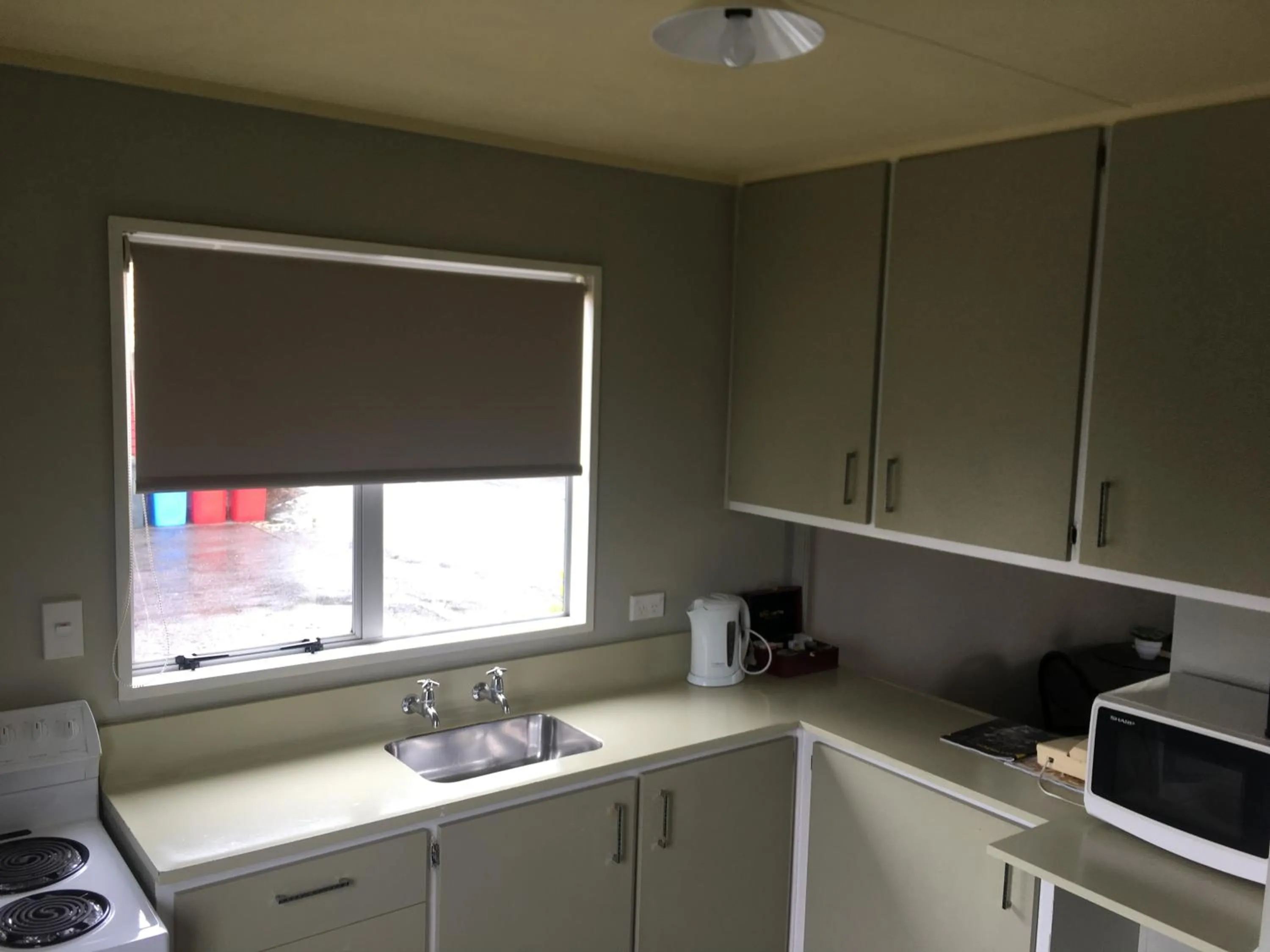 Kitchen or kitchenette in 252 Beachside Motels & Holiday Park