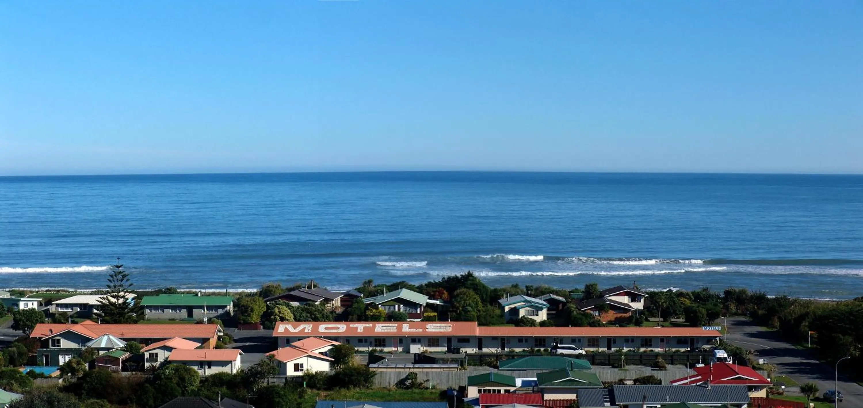 Property building in 252 Beachside Motels & Holiday Park