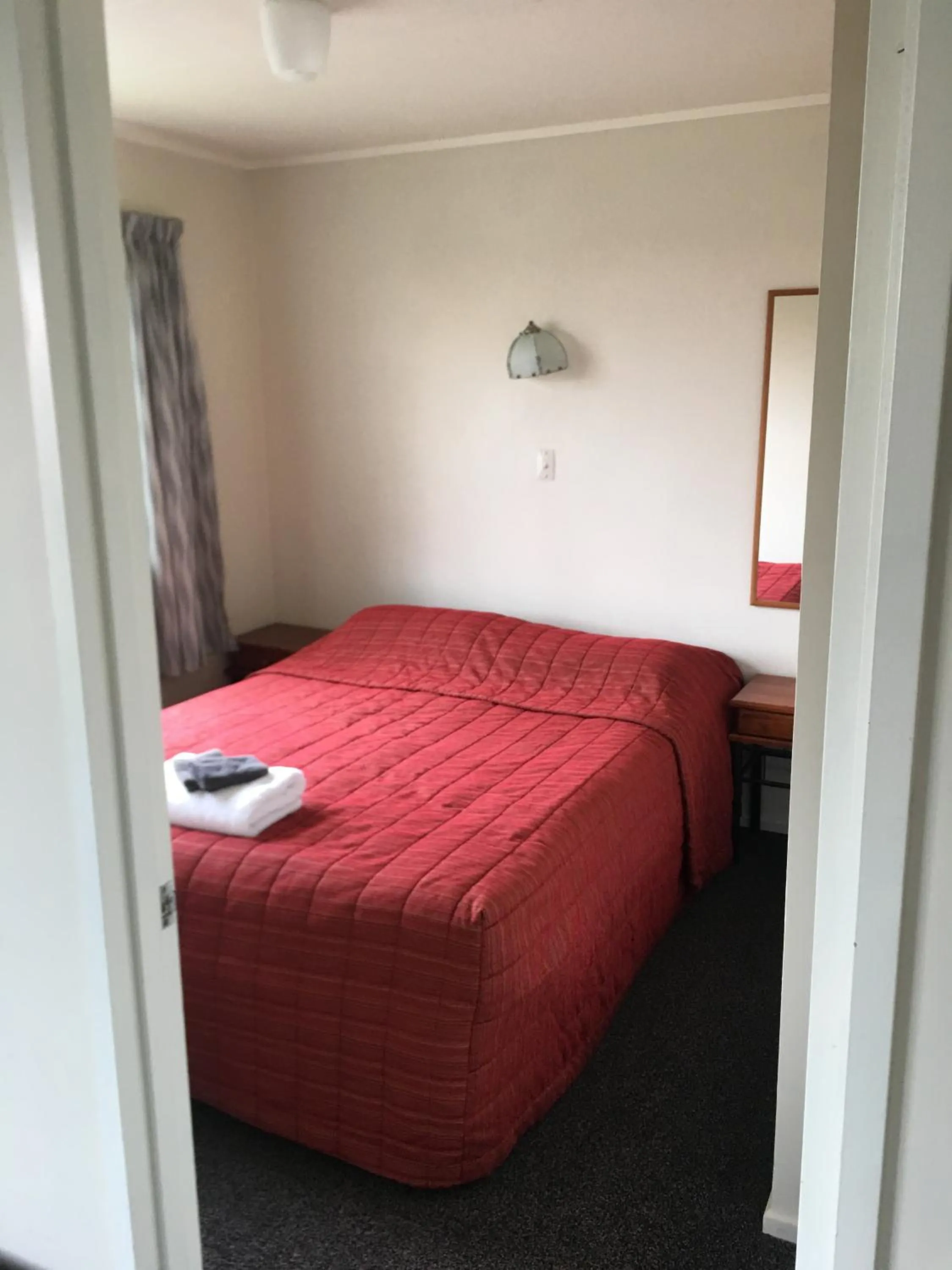 Bed in 252 Beachside Motels & Holiday Park