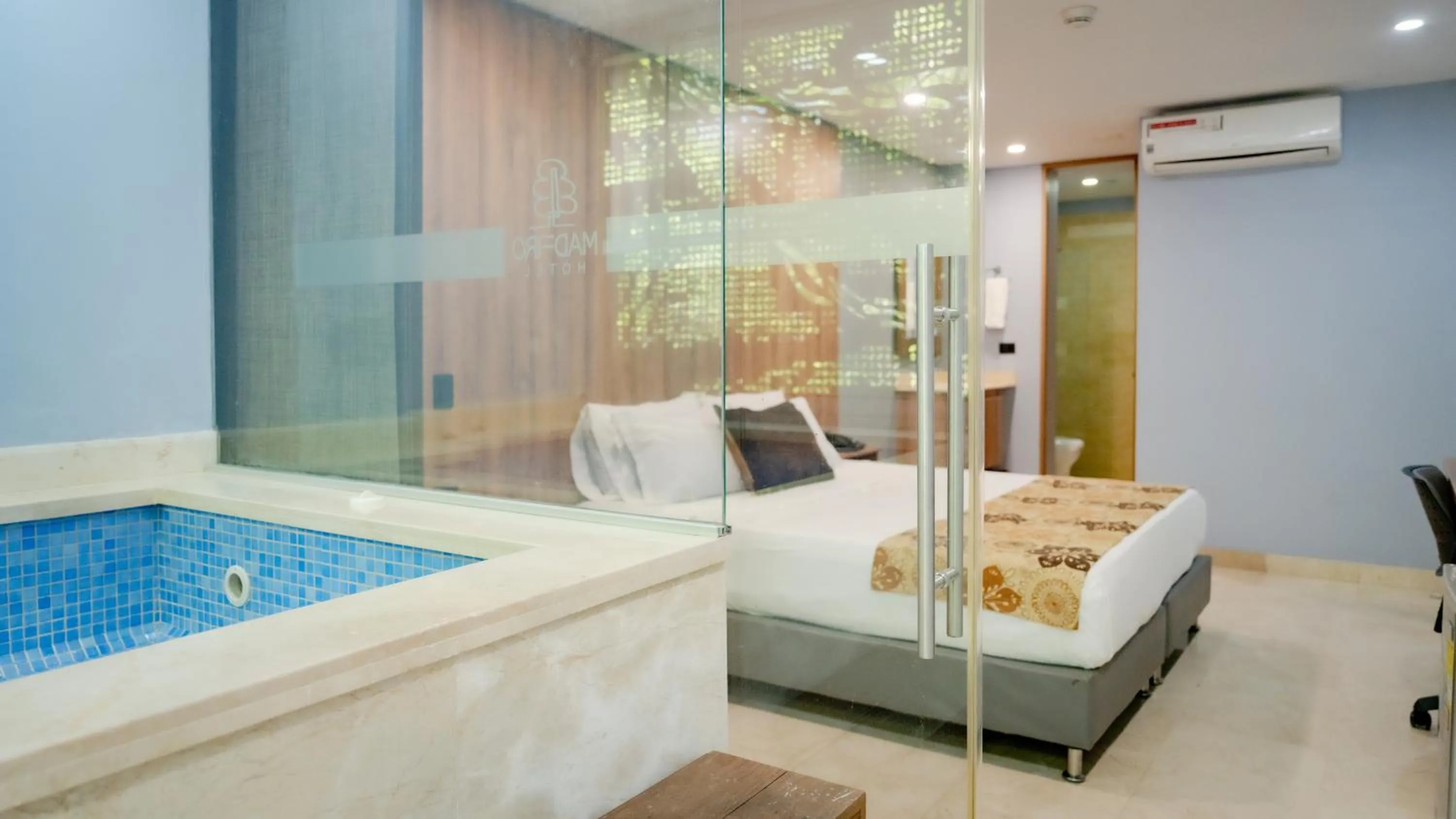 Bed in Hotel Madeiro