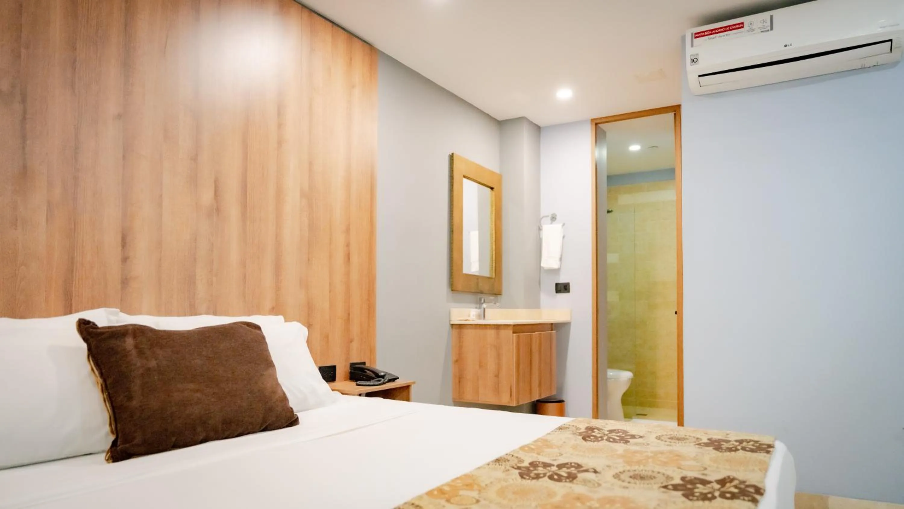 Photo of the whole room, Bed in Hotel Madeiro