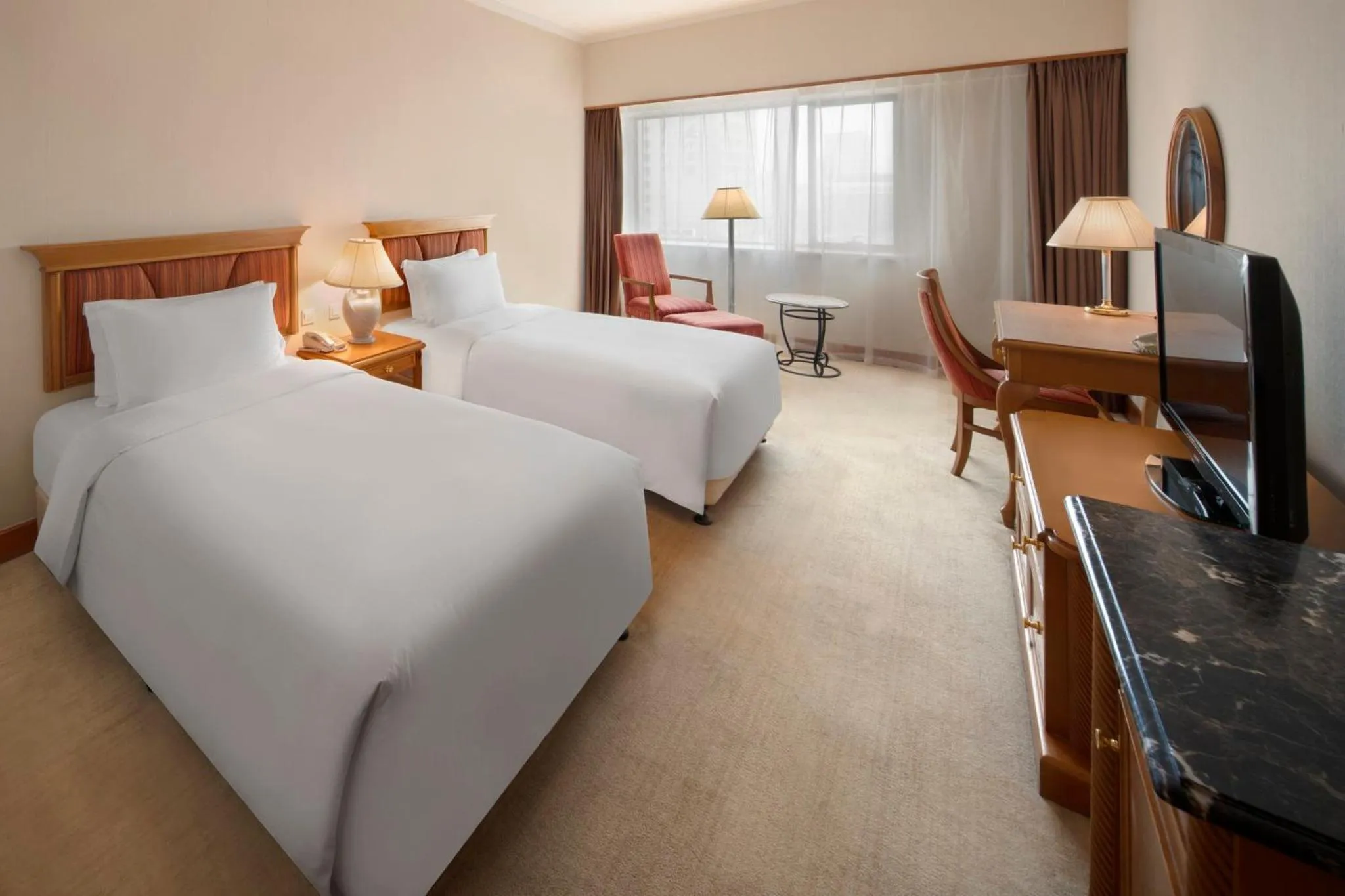 Photo of the whole room, Bed in Crowne Plaza Chengdu City Center by IHG