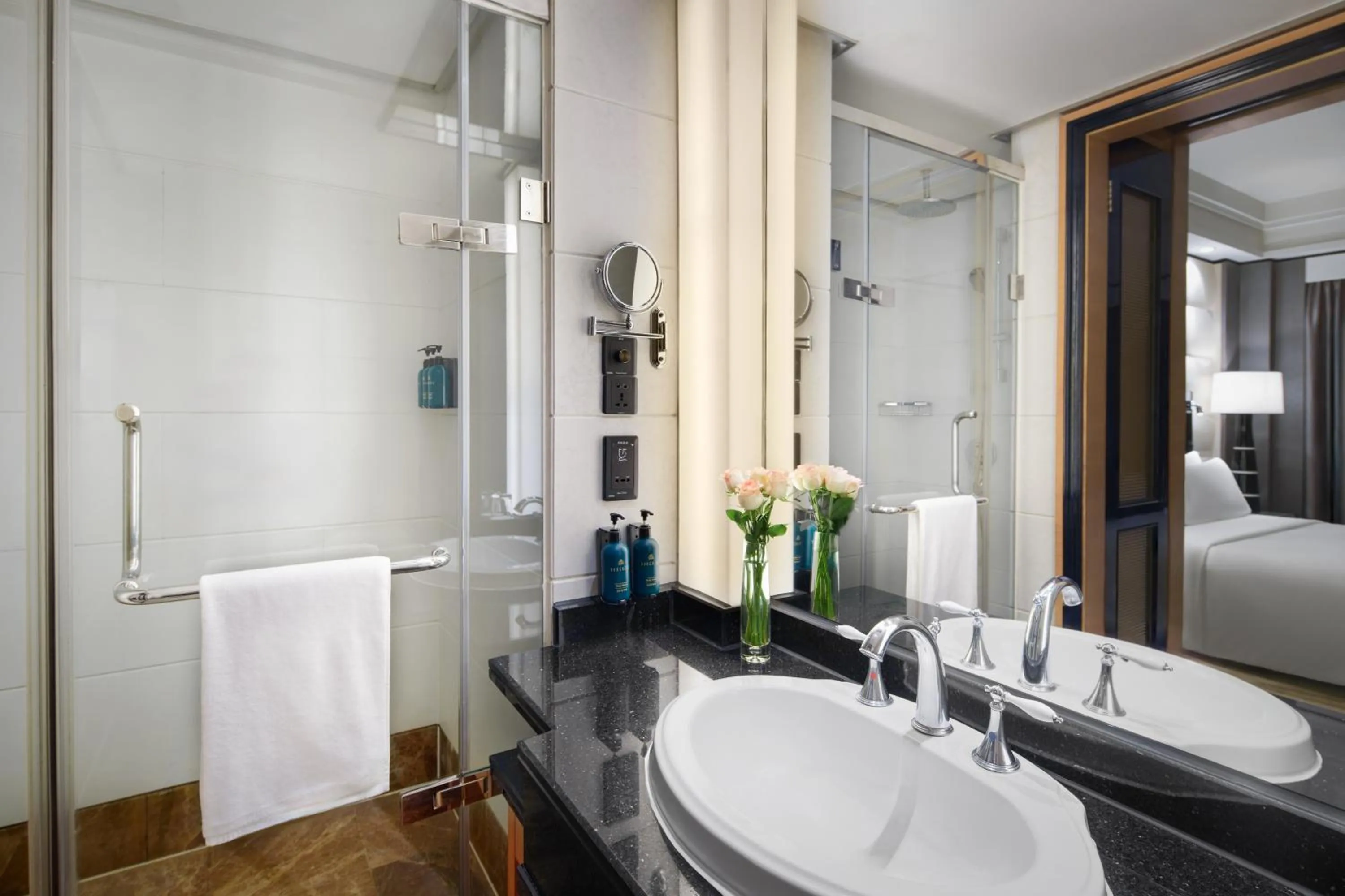 Bathroom, Bed in Crowne Plaza Chengdu City Center by IHG