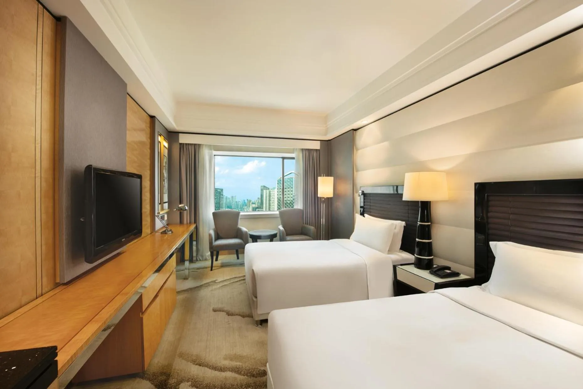Photo of the whole room, Bed in Crowne Plaza Chengdu City Center by IHG
