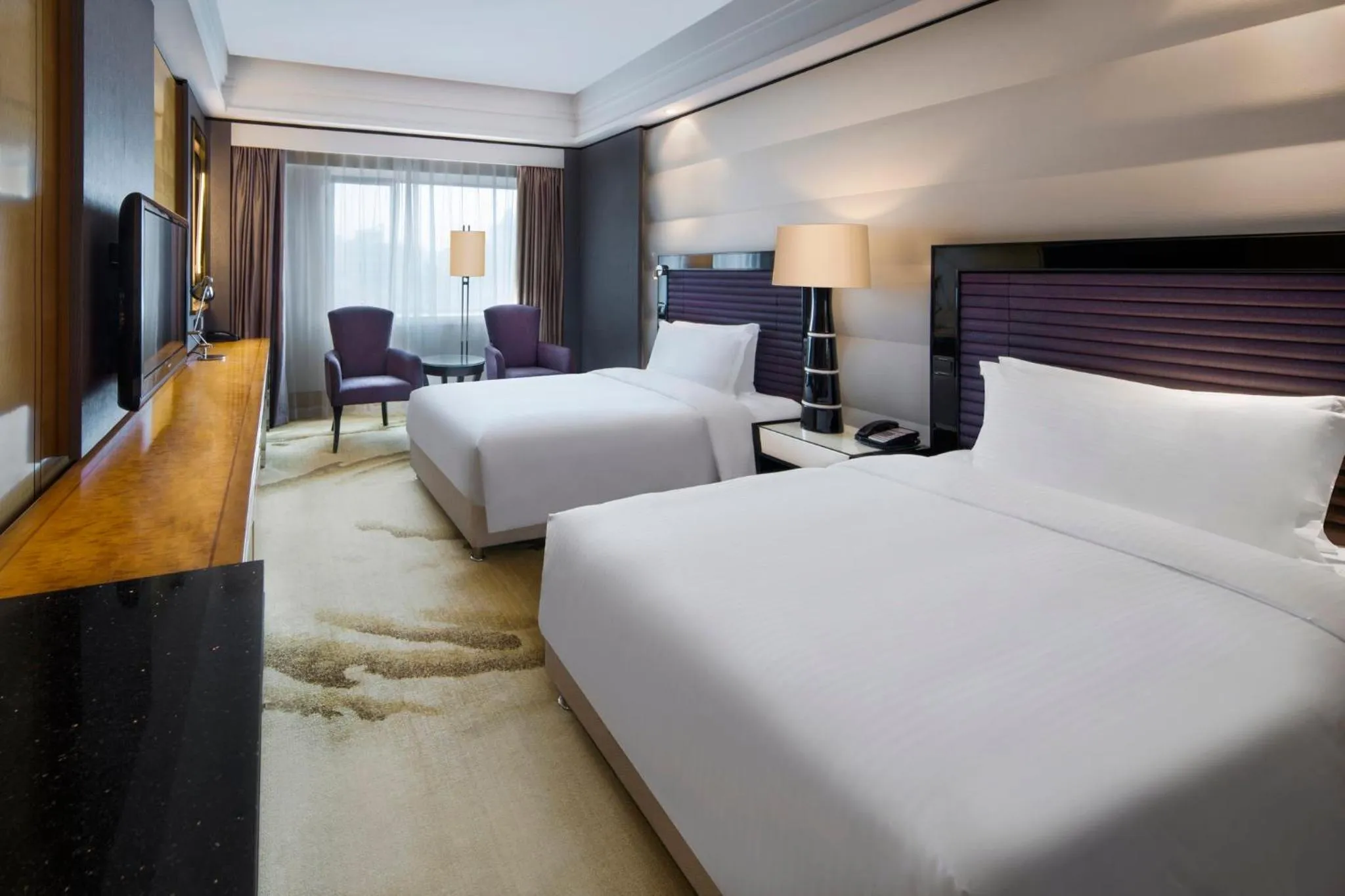 Photo of the whole room, Bed in Crowne Plaza Chengdu City Center by IHG