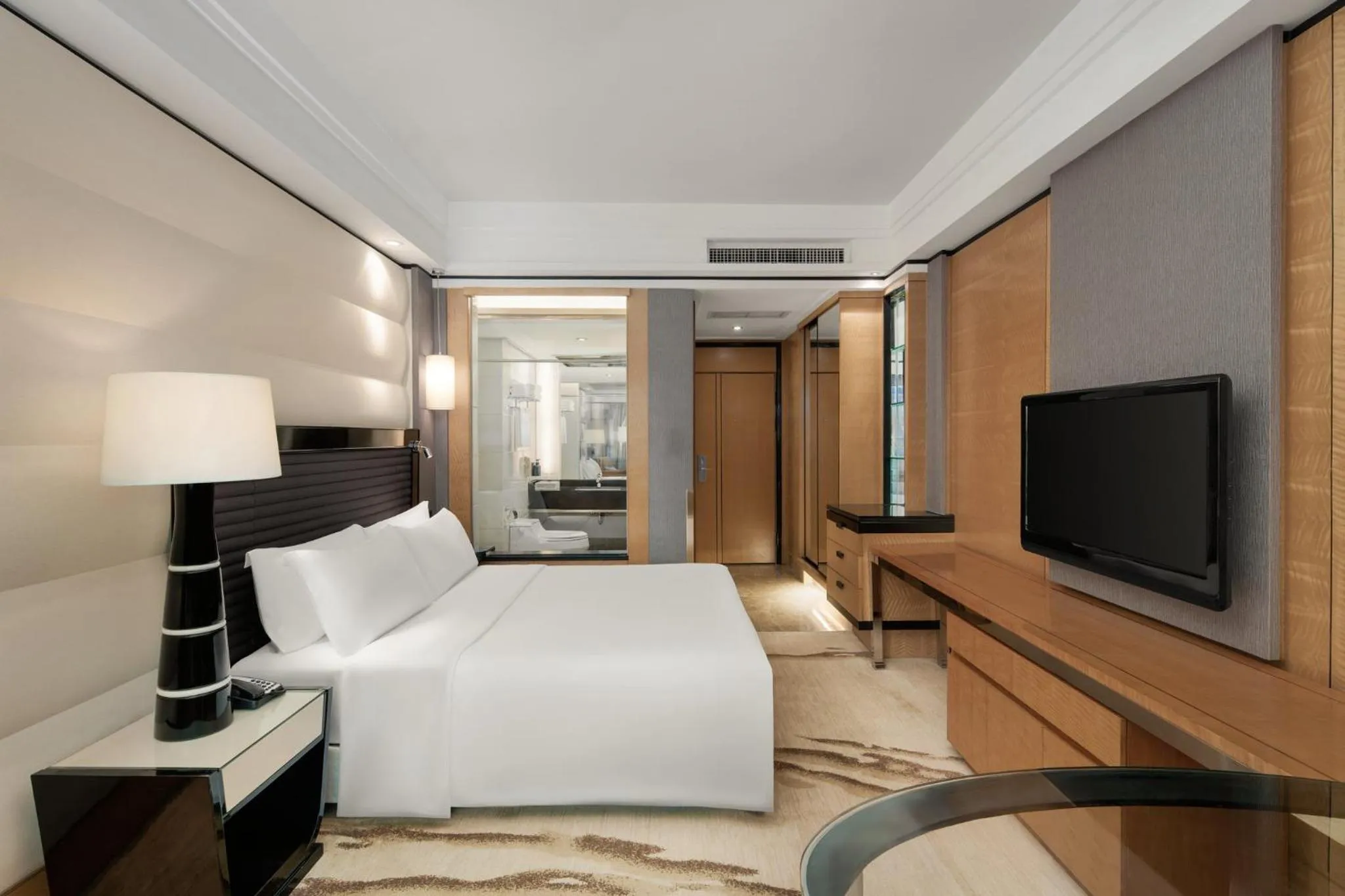 Photo of the whole room, Bed in Crowne Plaza Chengdu City Center by IHG