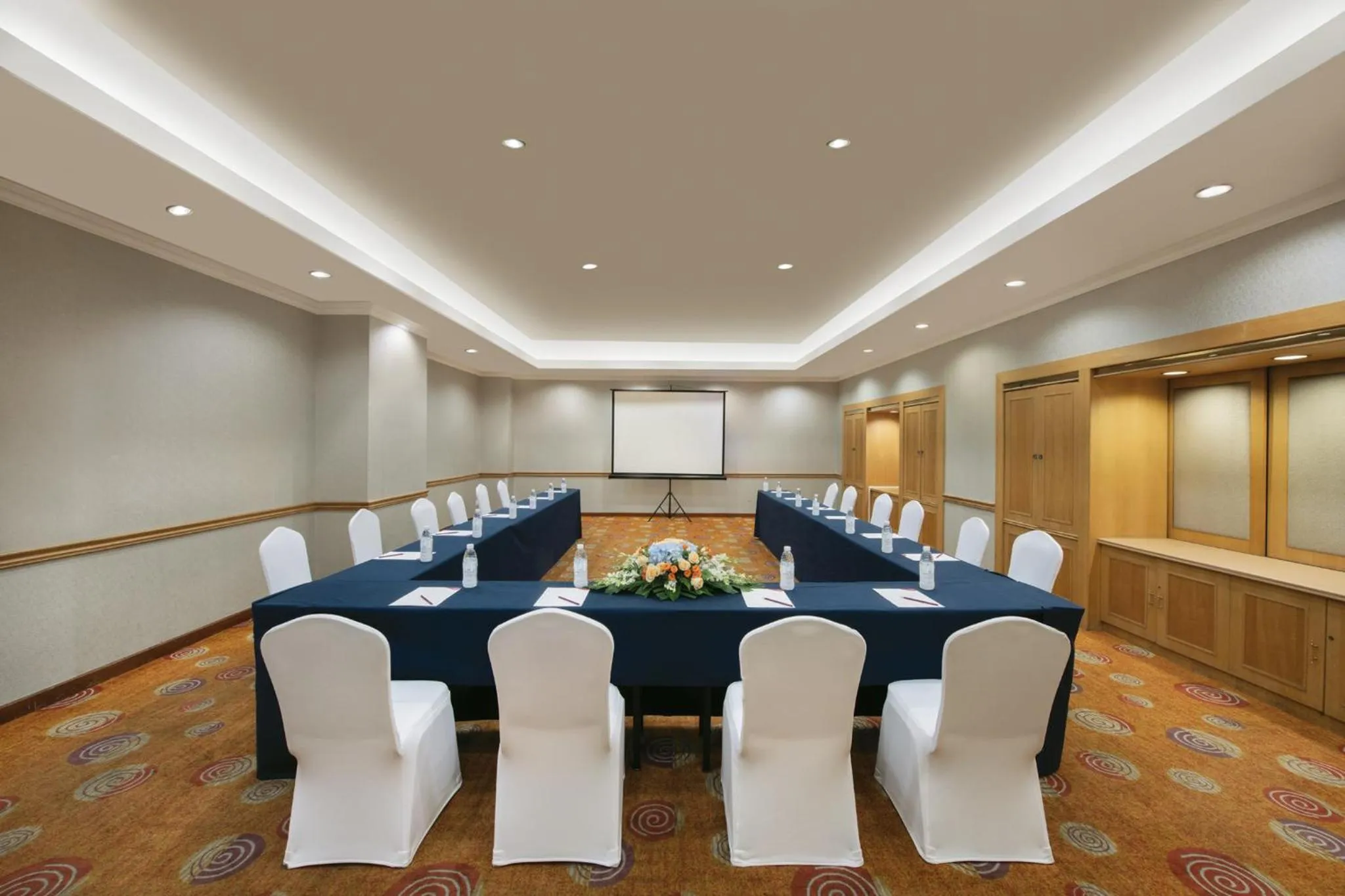 Meeting/conference room in Crowne Plaza Chengdu City Center by IHG