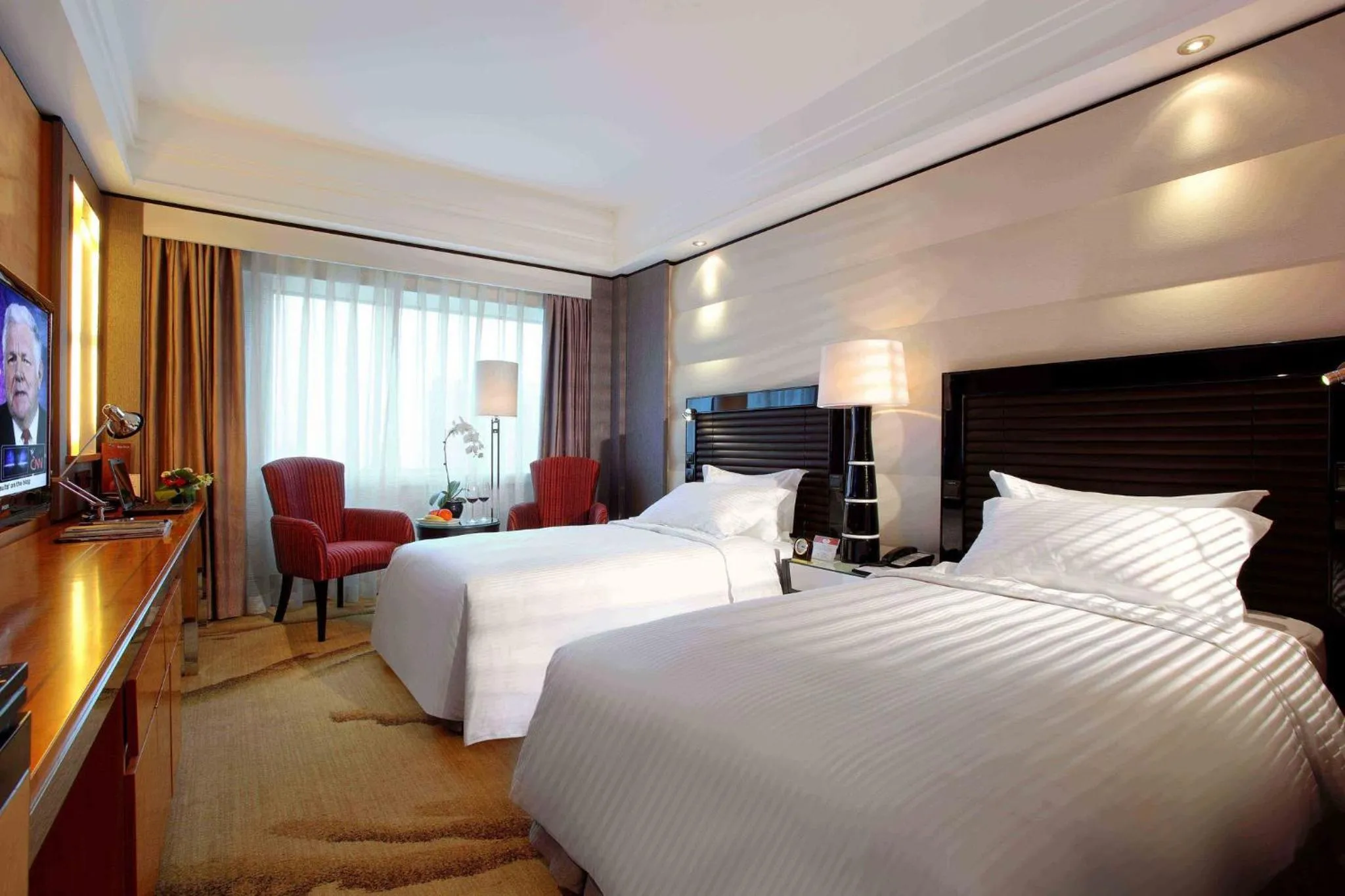 Photo of the whole room, Bed in Crowne Plaza Chengdu City Center by IHG