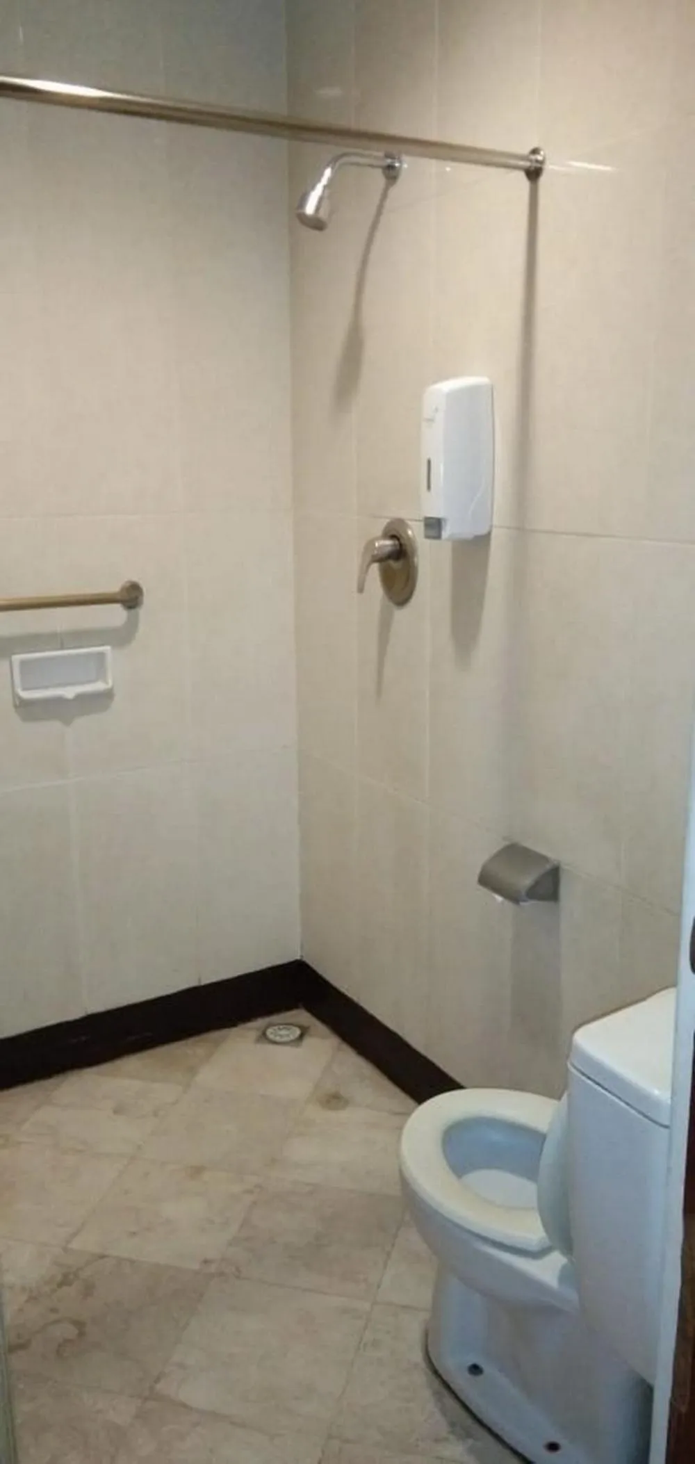 Shower in Hotel Baron Indah