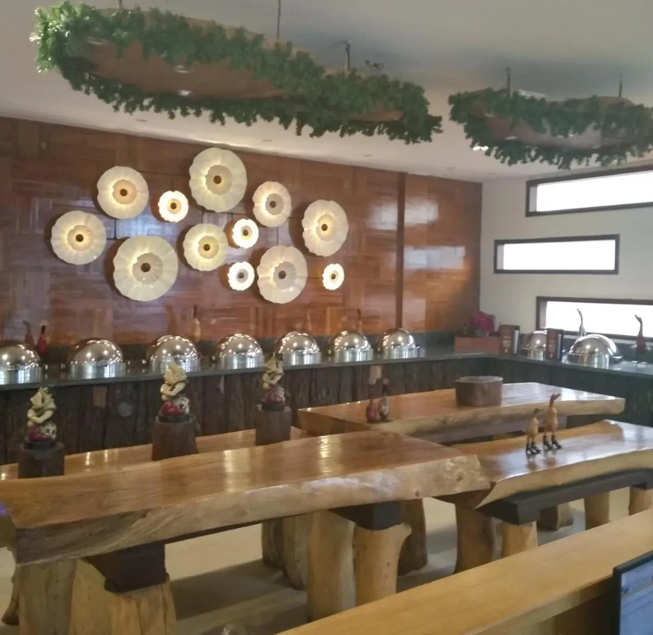 Restaurant/places to eat in Hotel Baron Indah