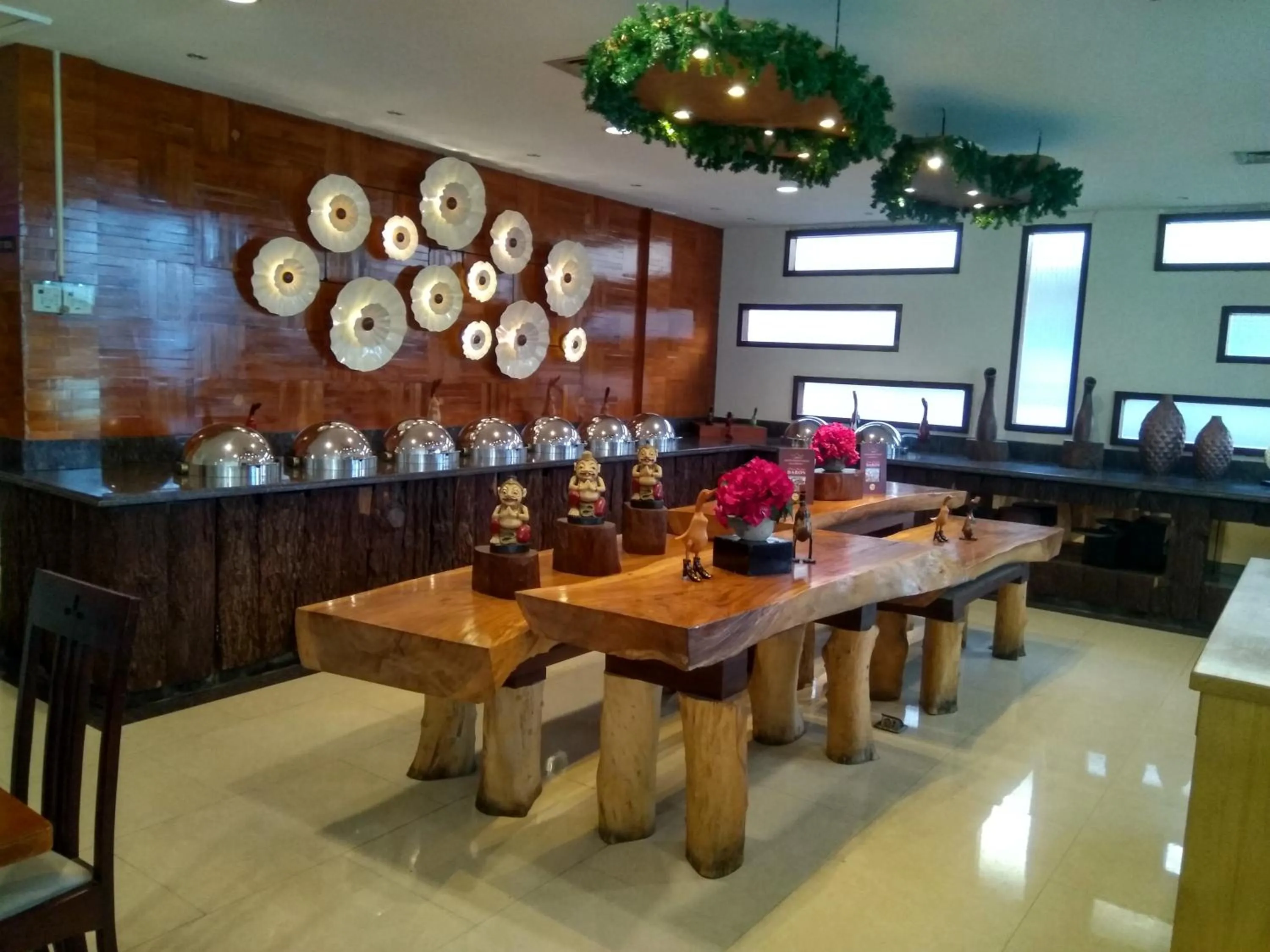 Restaurant/places to eat in Hotel Baron Indah