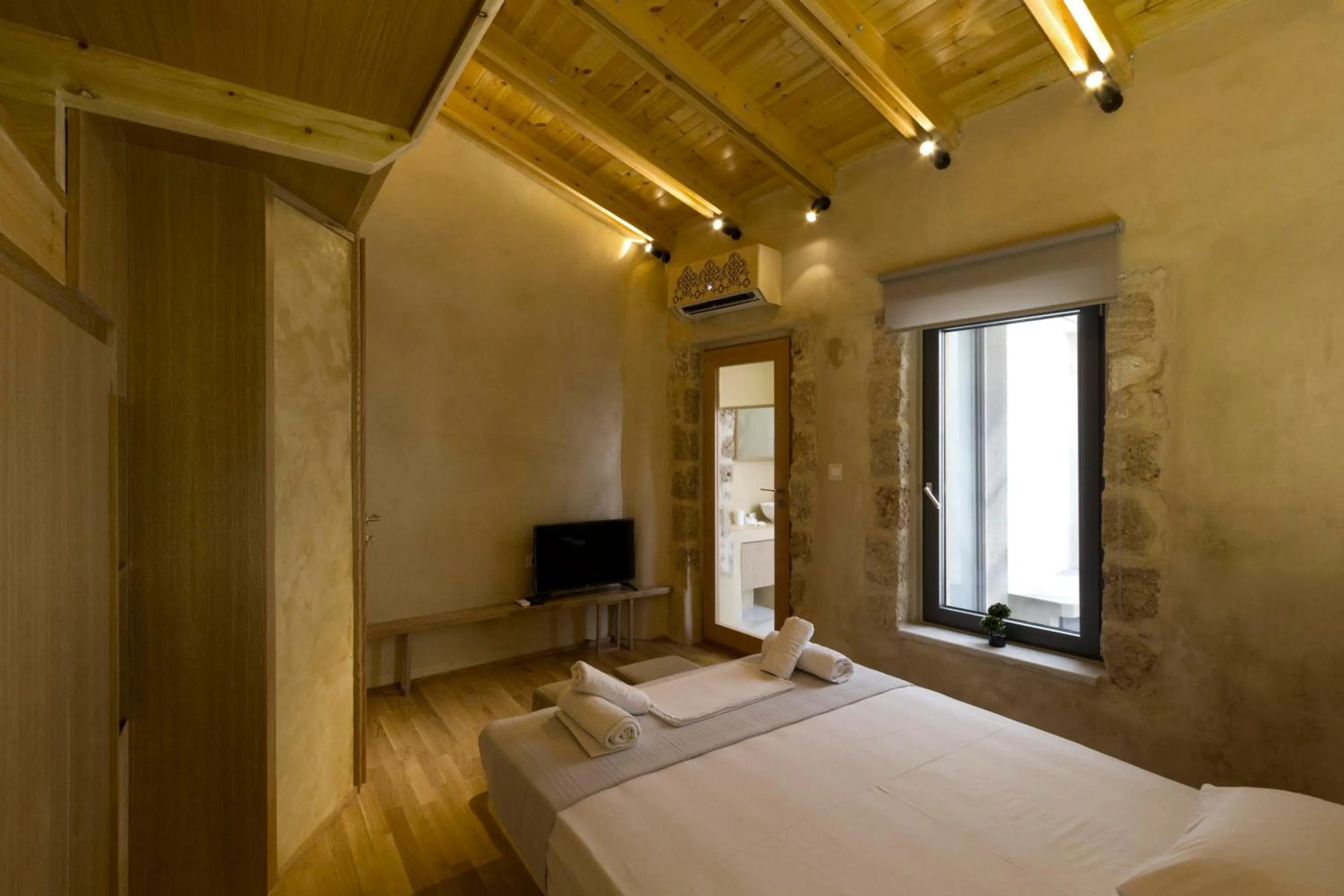 Bedroom, Bed in Evans House II