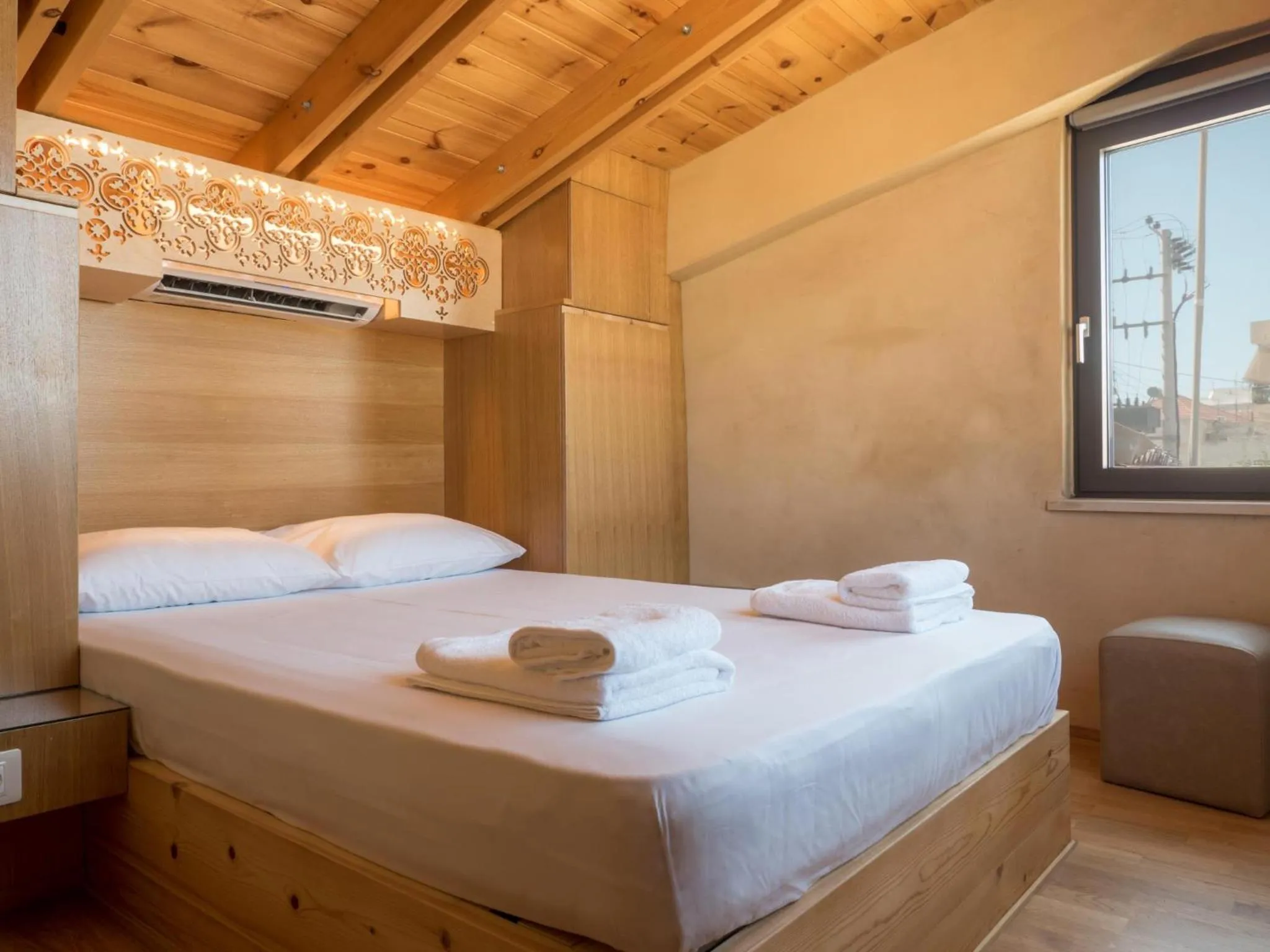 Bedroom, Bed in Evans House II