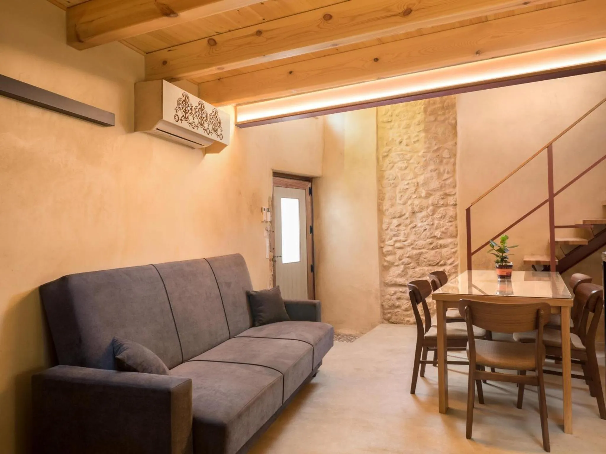 Dining area in Evans House II