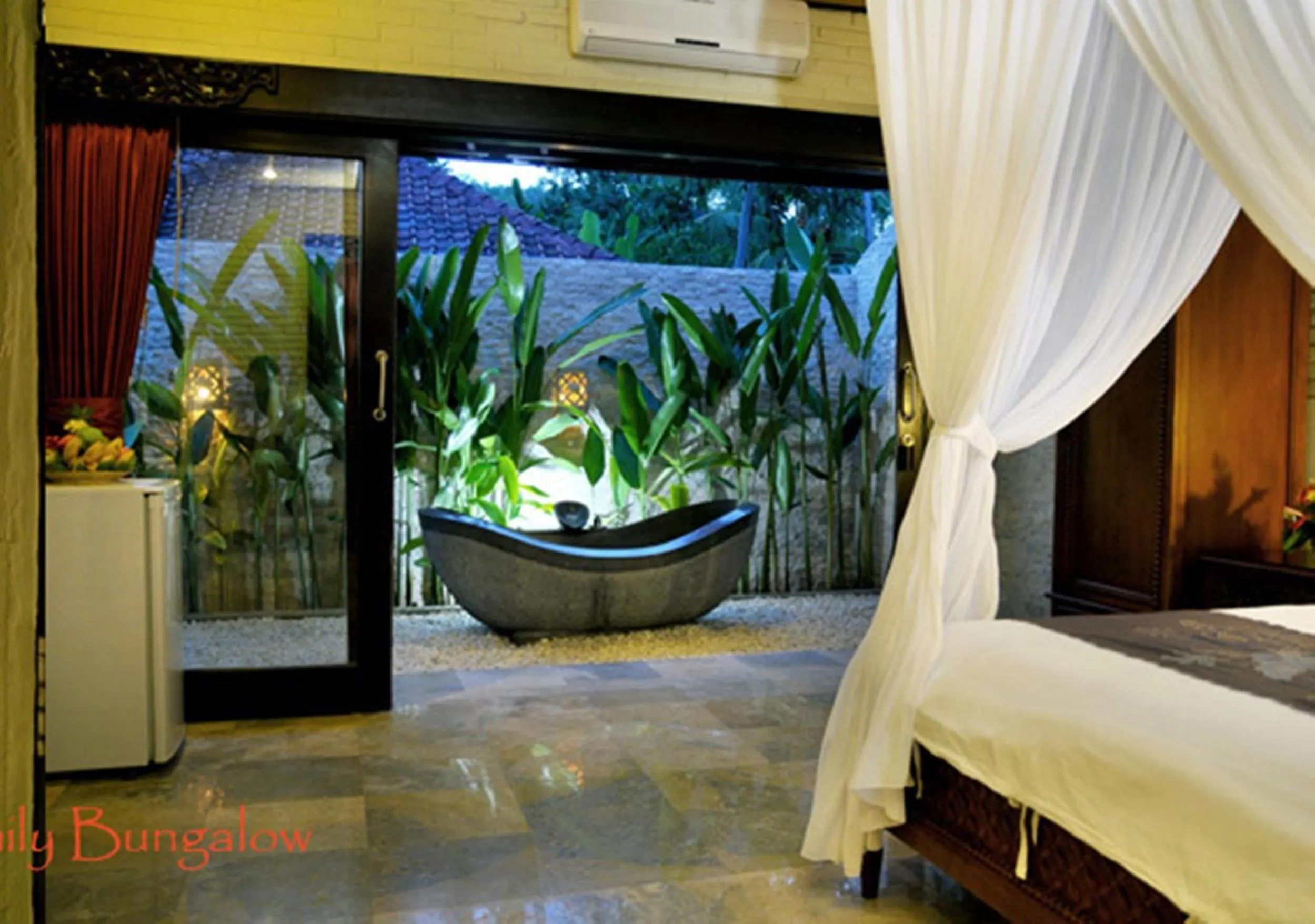 Photo of the whole room, Bed in Hidden Paradise Cottages