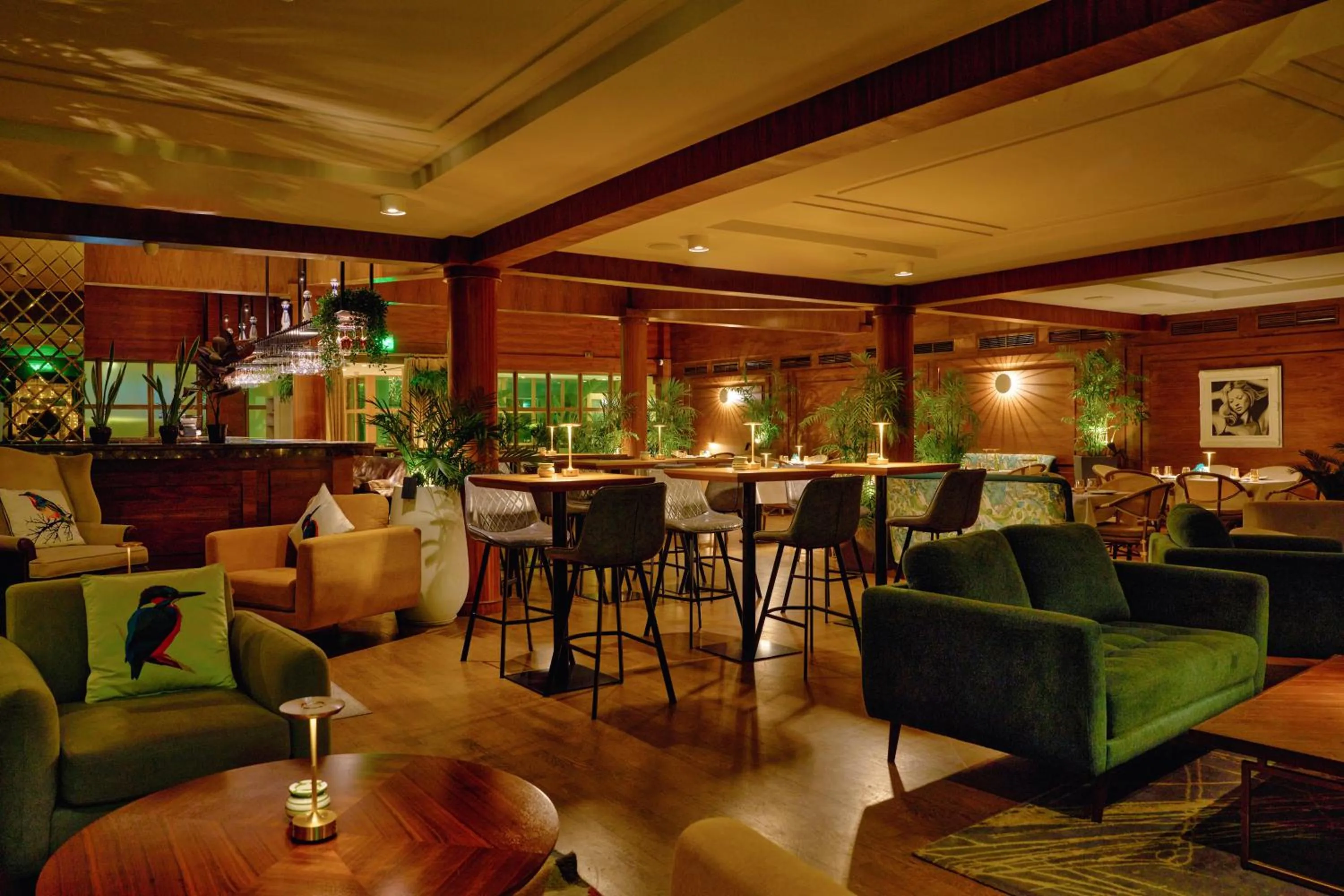 Restaurant/places to eat in Palmyard Hotel