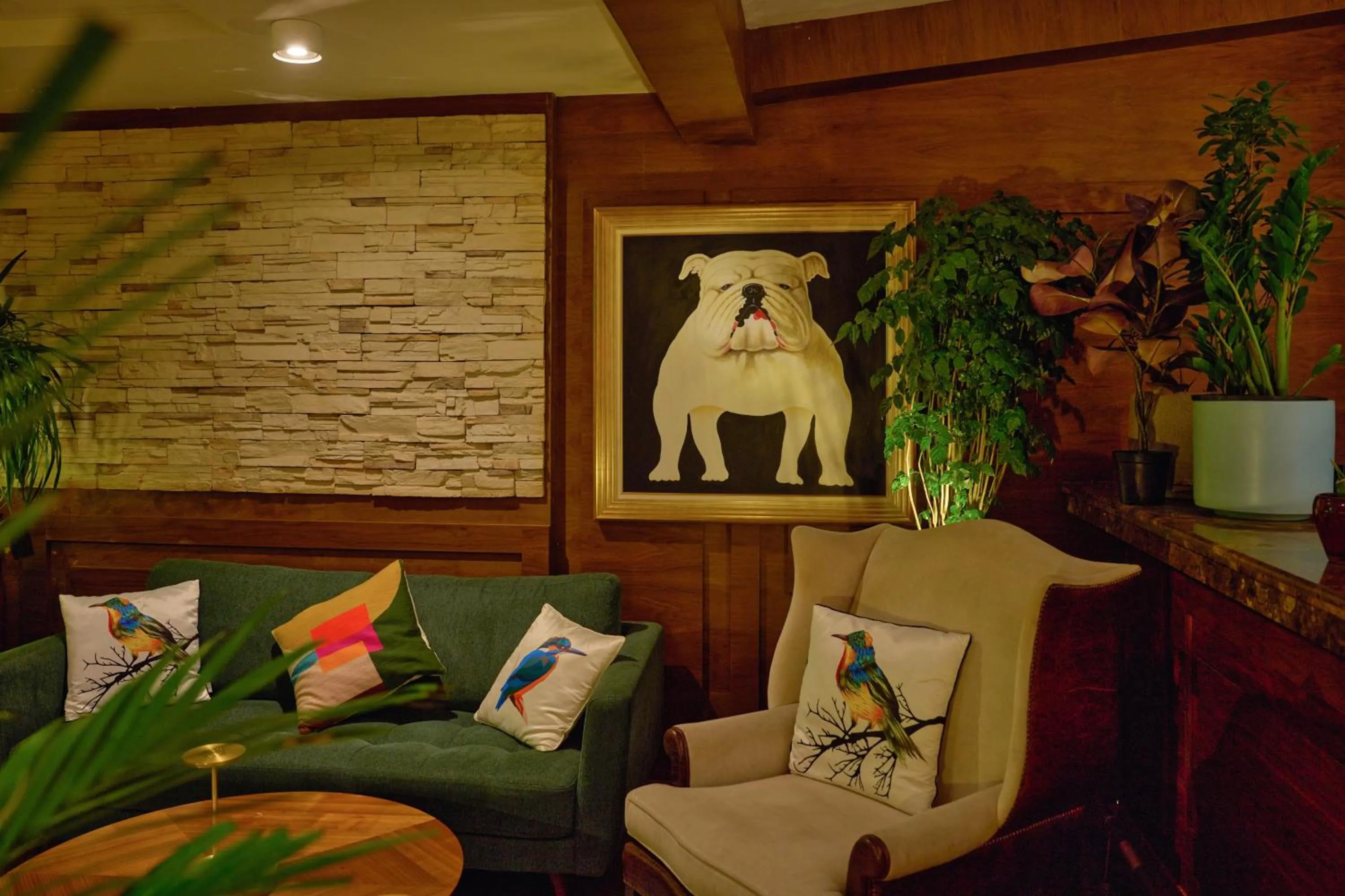 Restaurant/places to eat in Palmyard Hotel