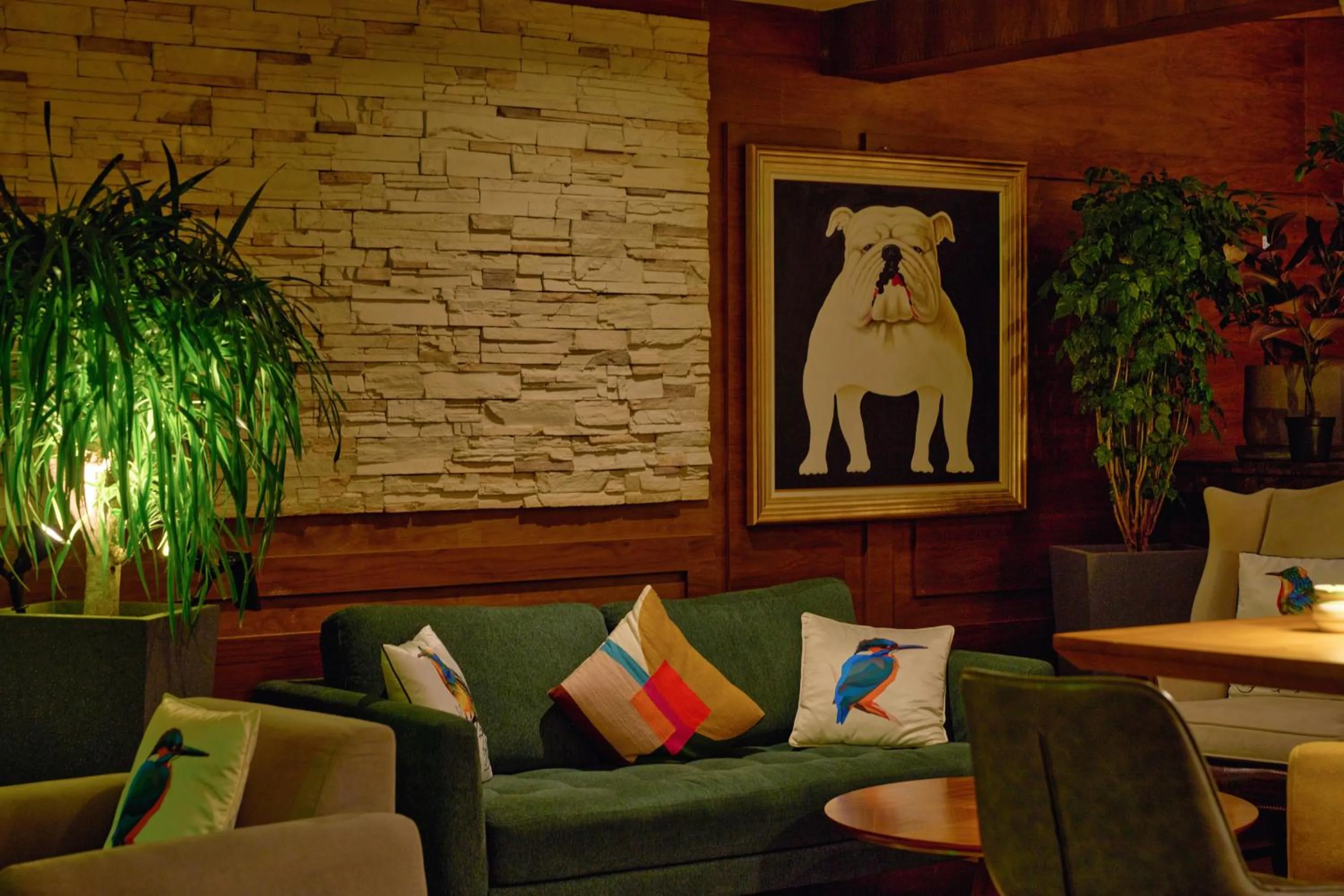 Restaurant/places to eat in Palmyard Hotel