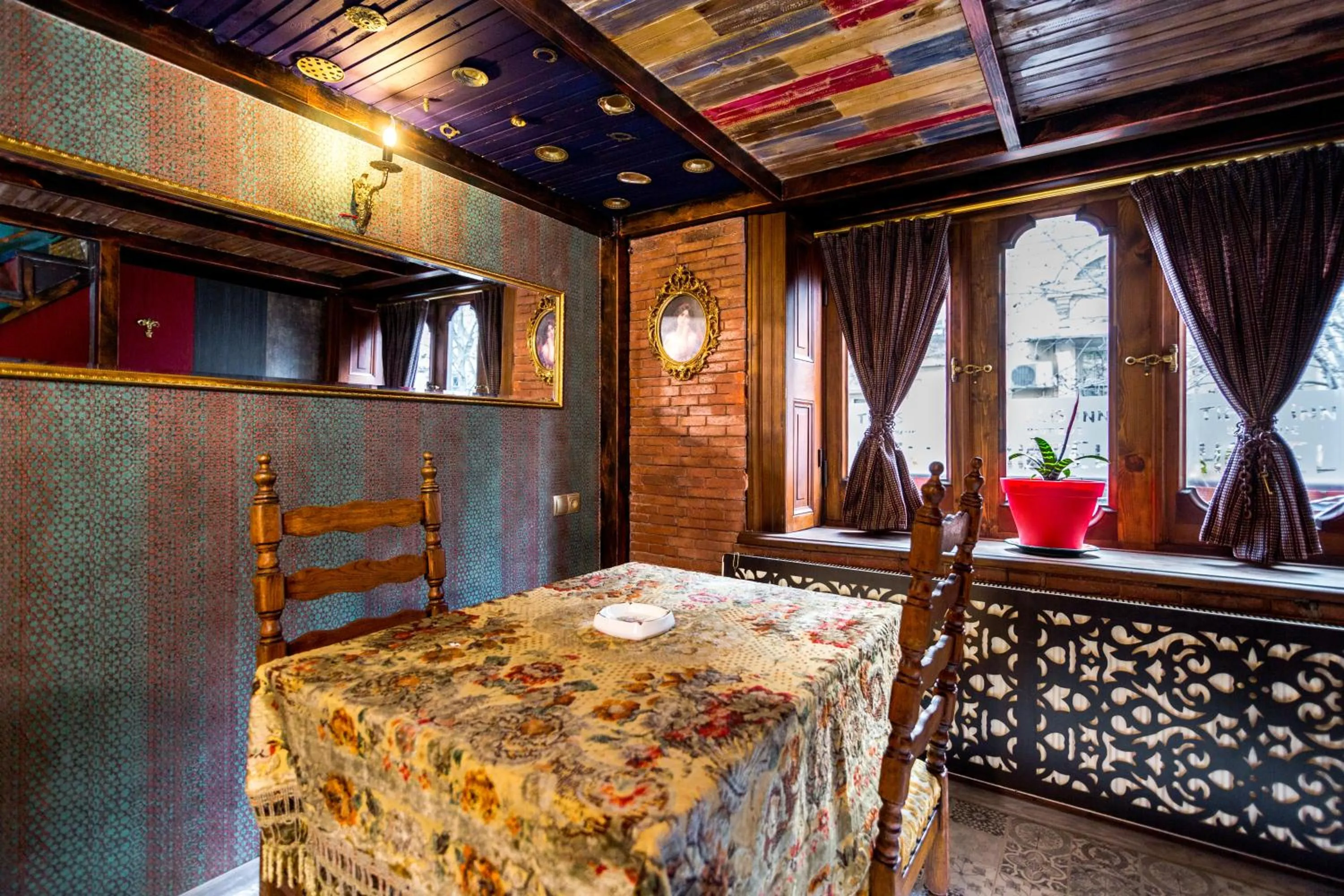 Photo of the whole room, Bed in Tiflis Inn Boutique Hotel
