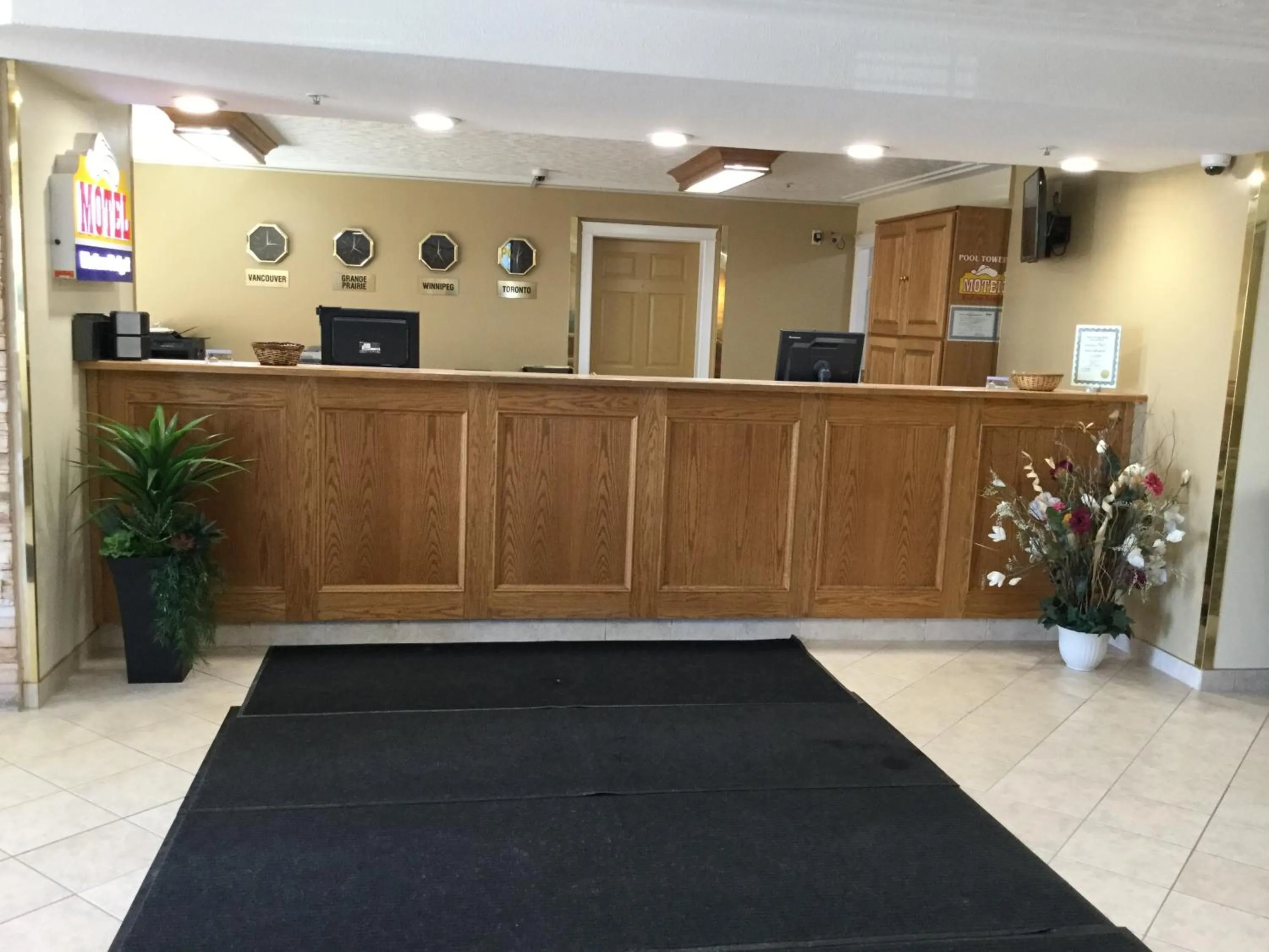 Lobby or reception in Western Budget Motel #2 Grande Prairie