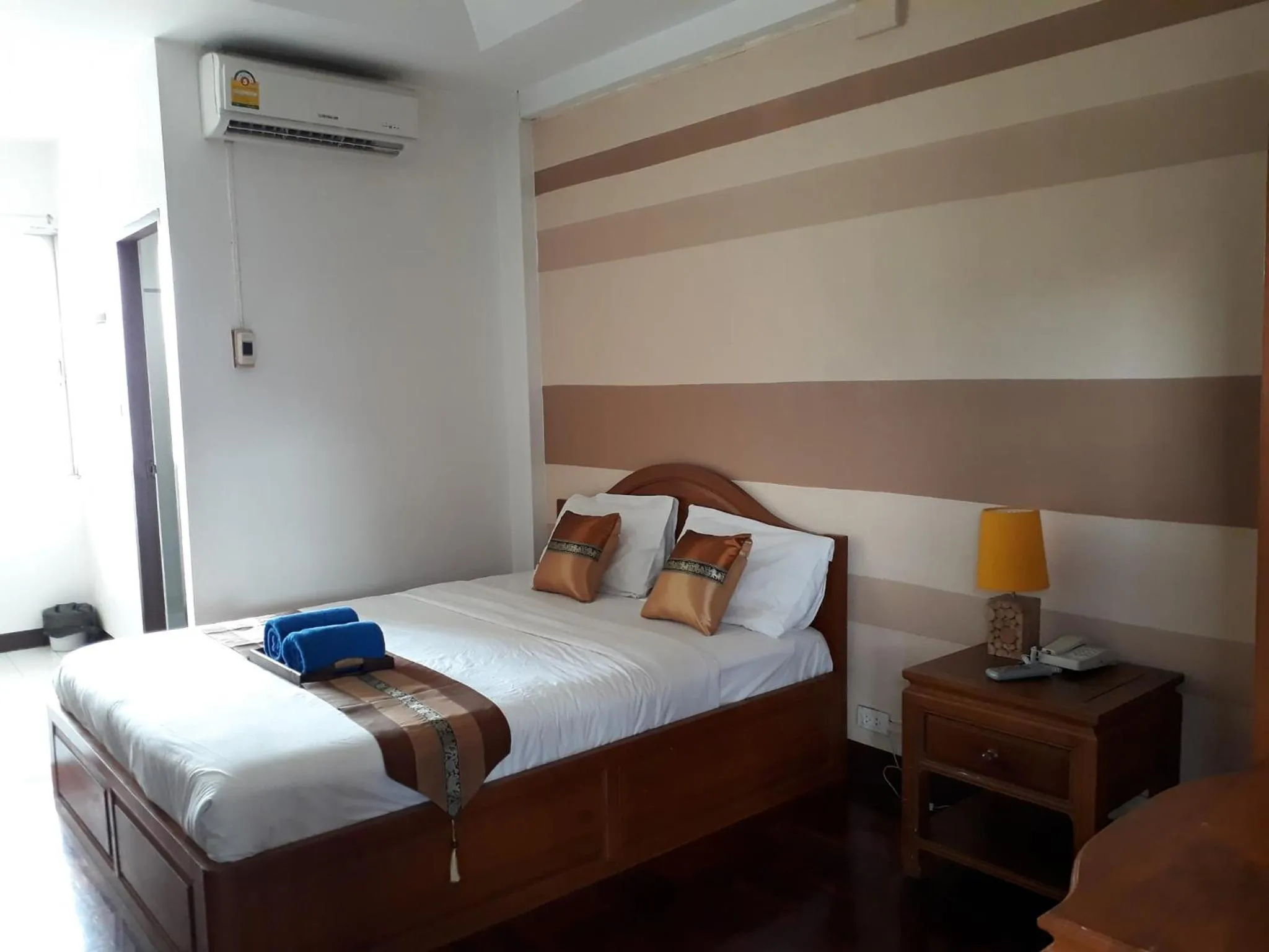 Photo of the whole room, Bed in Wiriya House