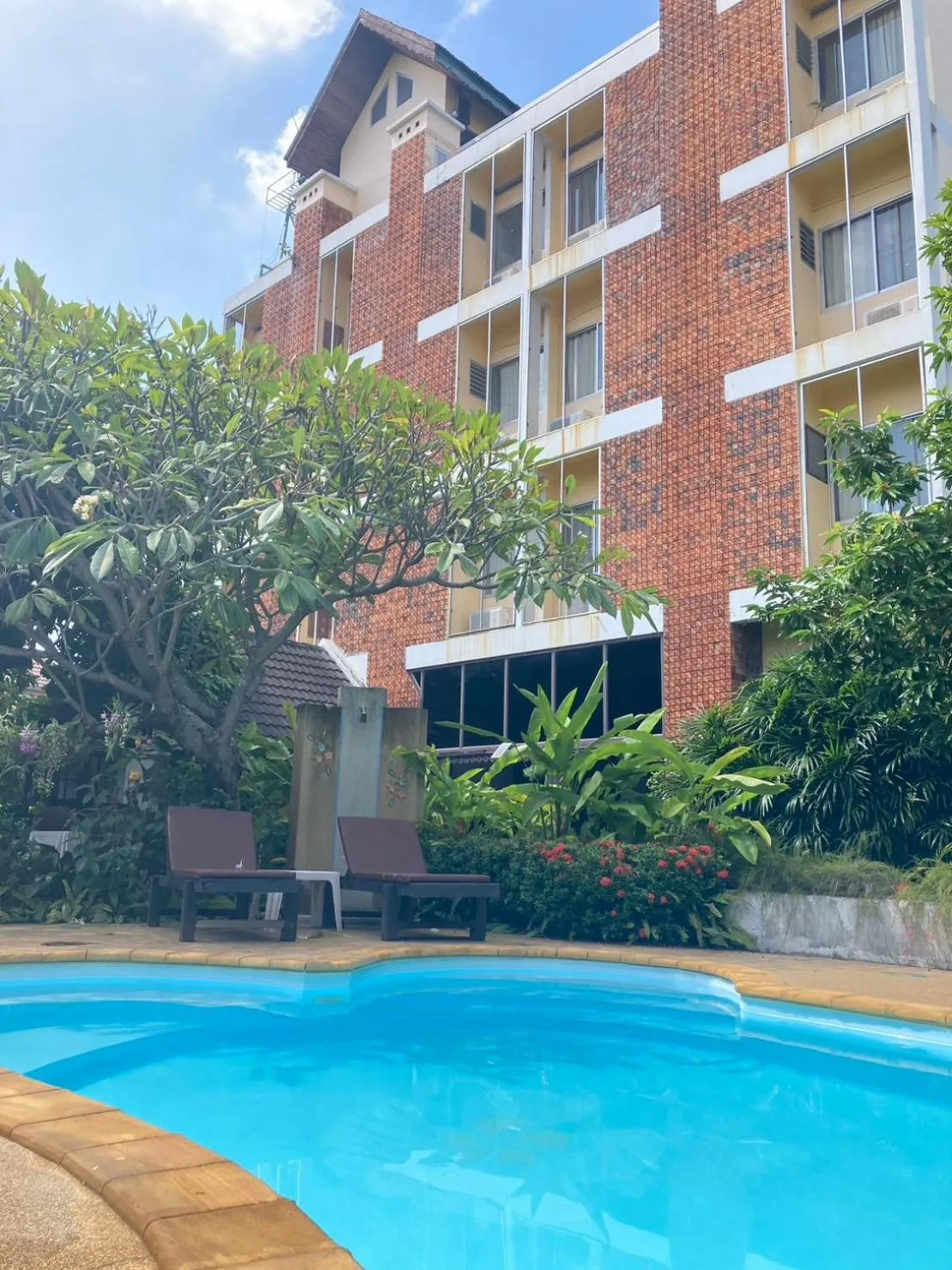 Swimming pool in Wiriya House