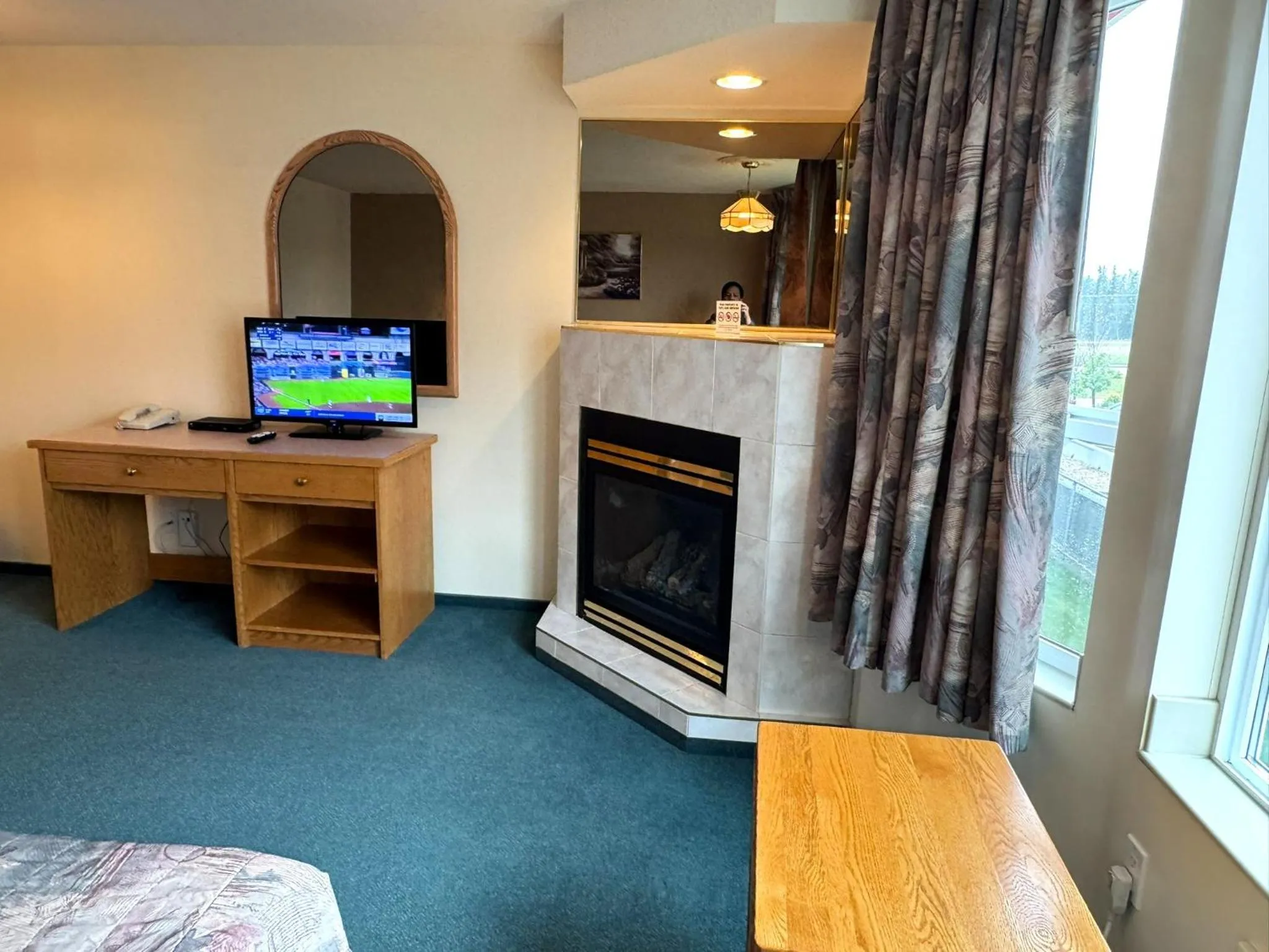 TV and multimedia in Western Budget Motel #3 Whitecourt