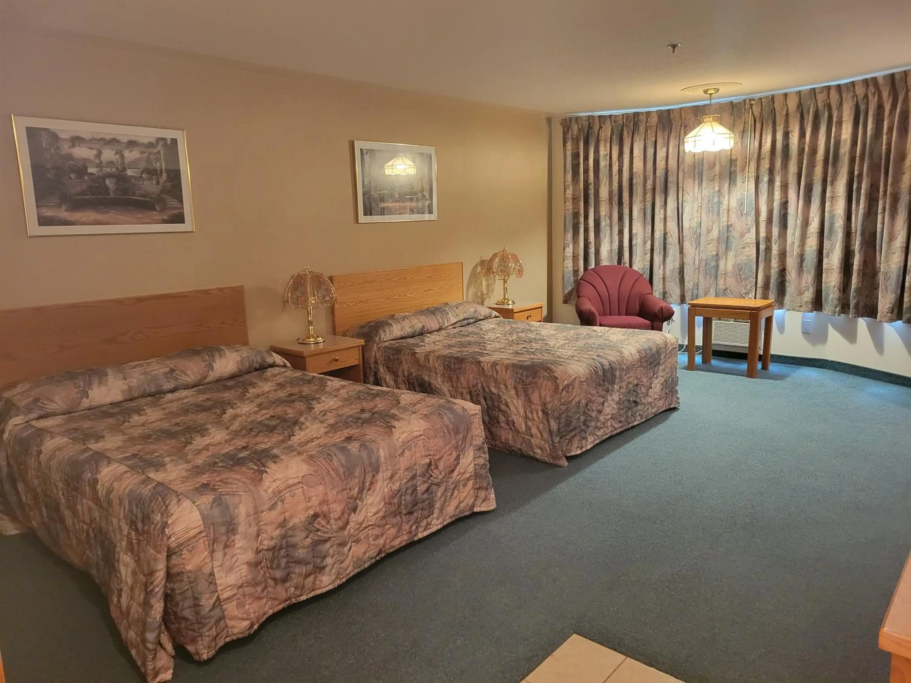 Queen Room with Spa Bath in Western Budget Motel #3 Whitecourt