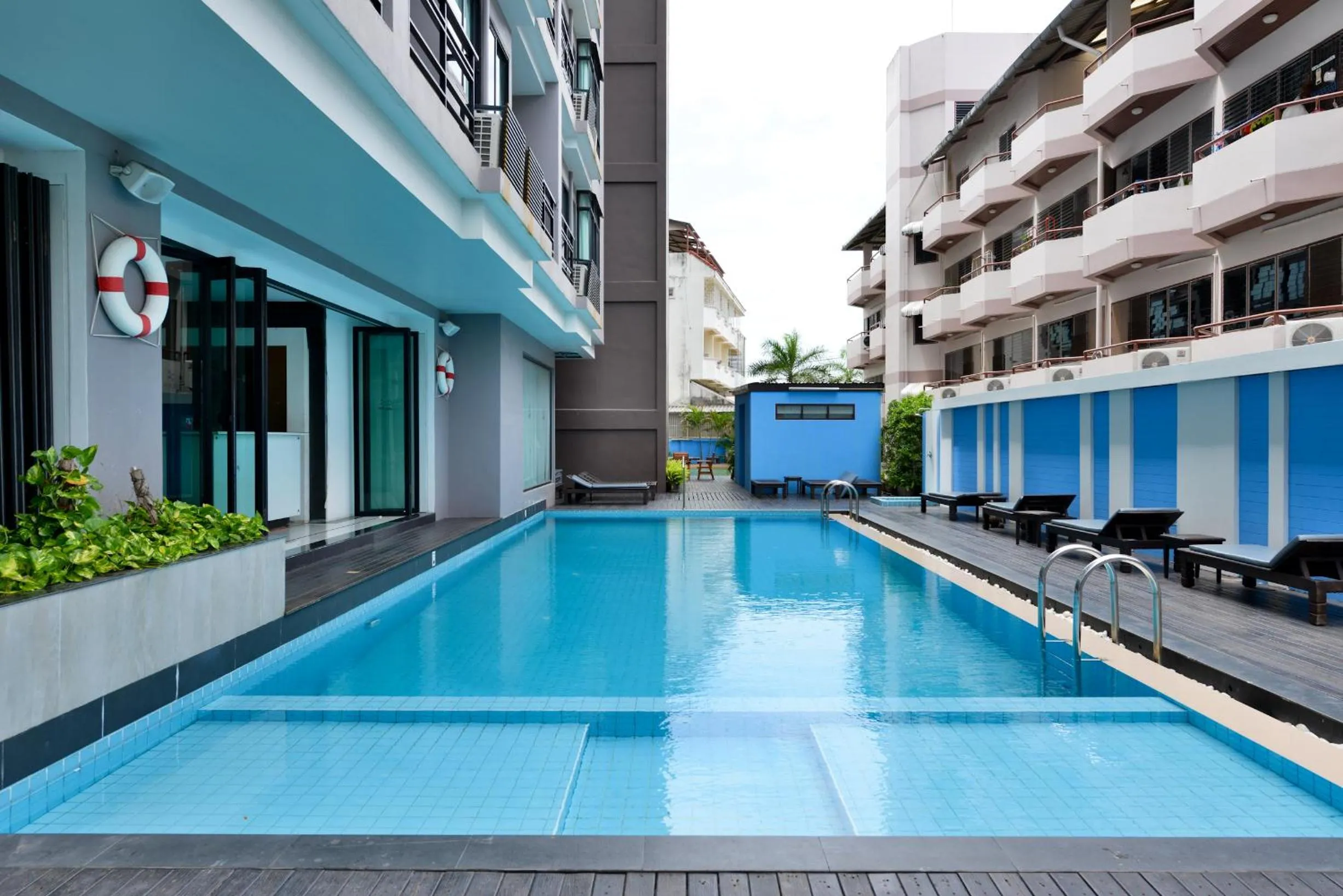 Swimming pool in Vogue Pattaya Hotel